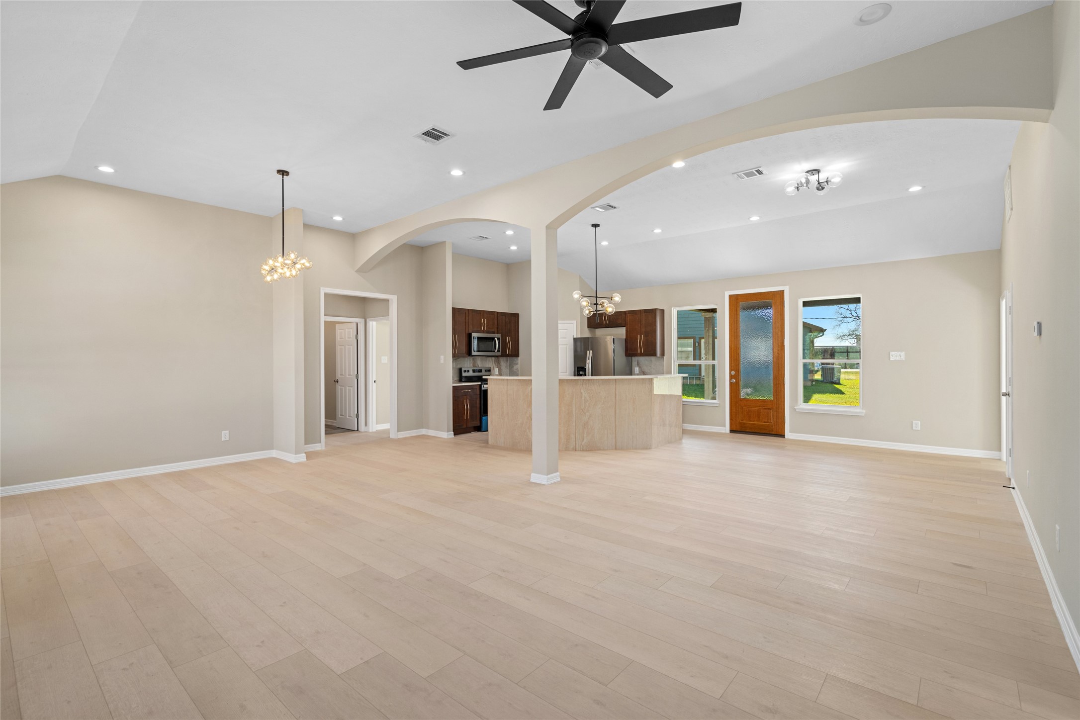 The expansive living area
offers seamless flow into the
kitchen, with elegant flooring
and thoughtful architectural
details creating a sense of
spaciousness and luxury.