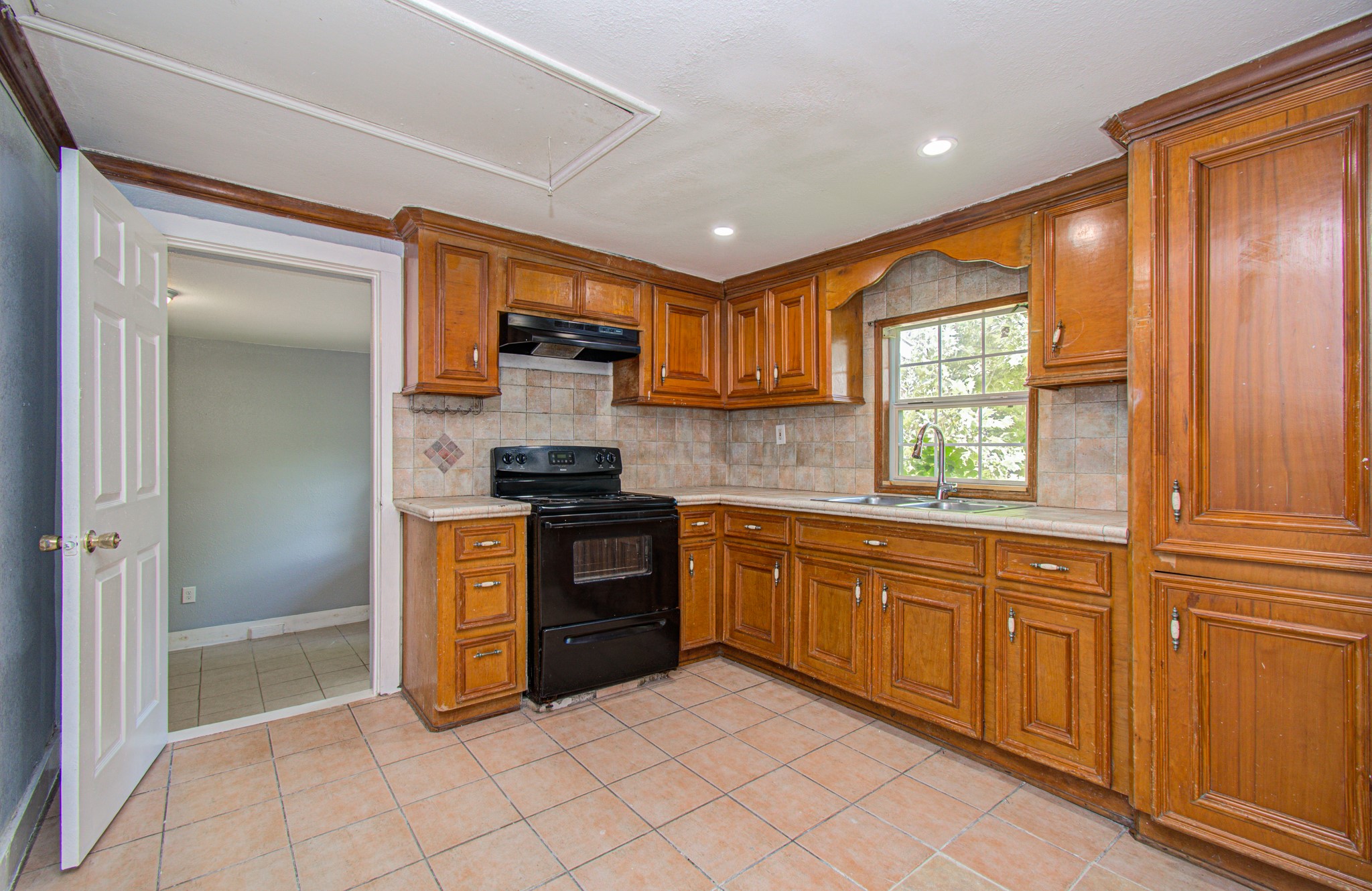 1016 Apache Street, Houston, TX 77022
