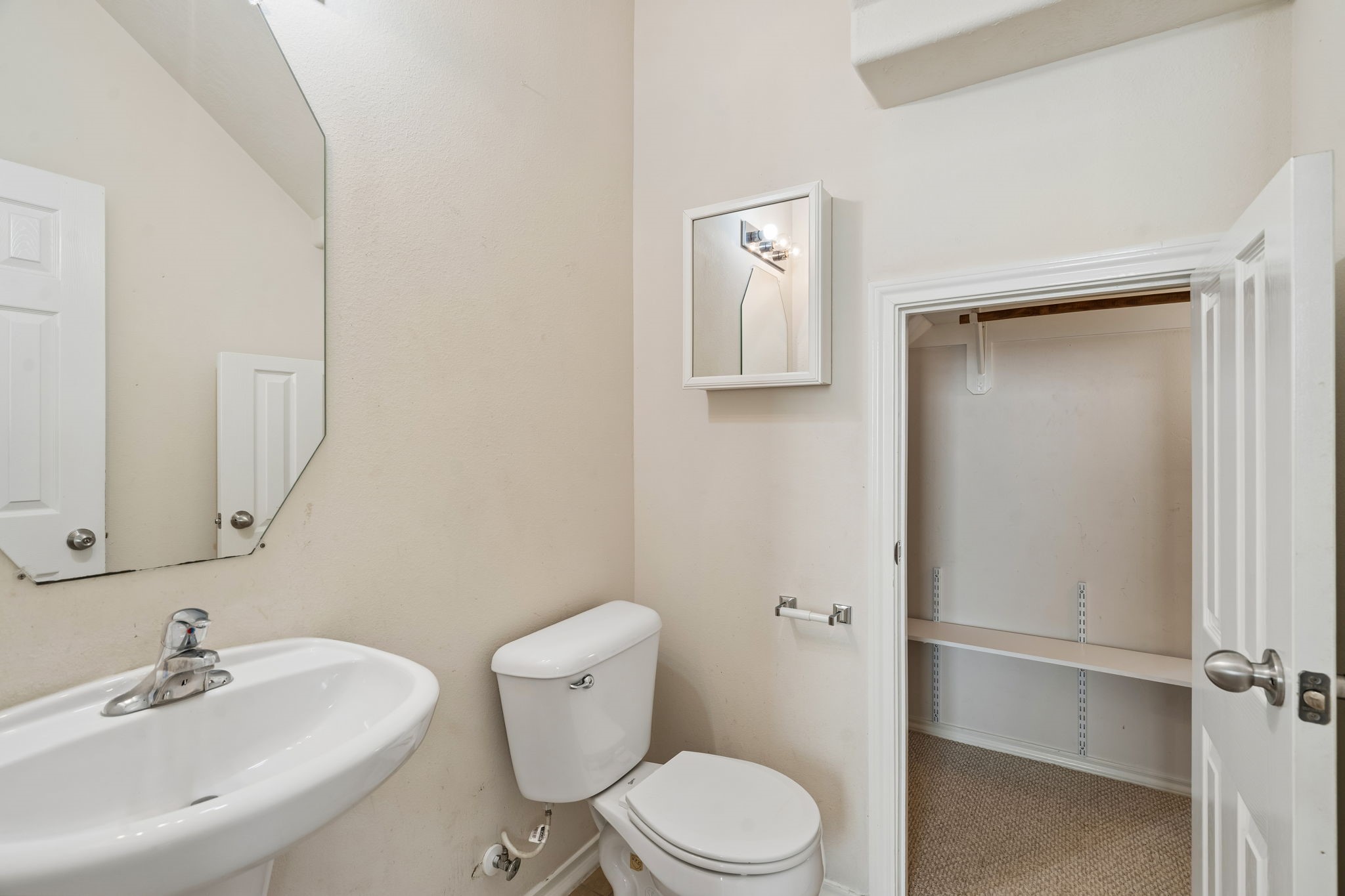79 S Burberry Park Circle, The Woodlands, TX 77382