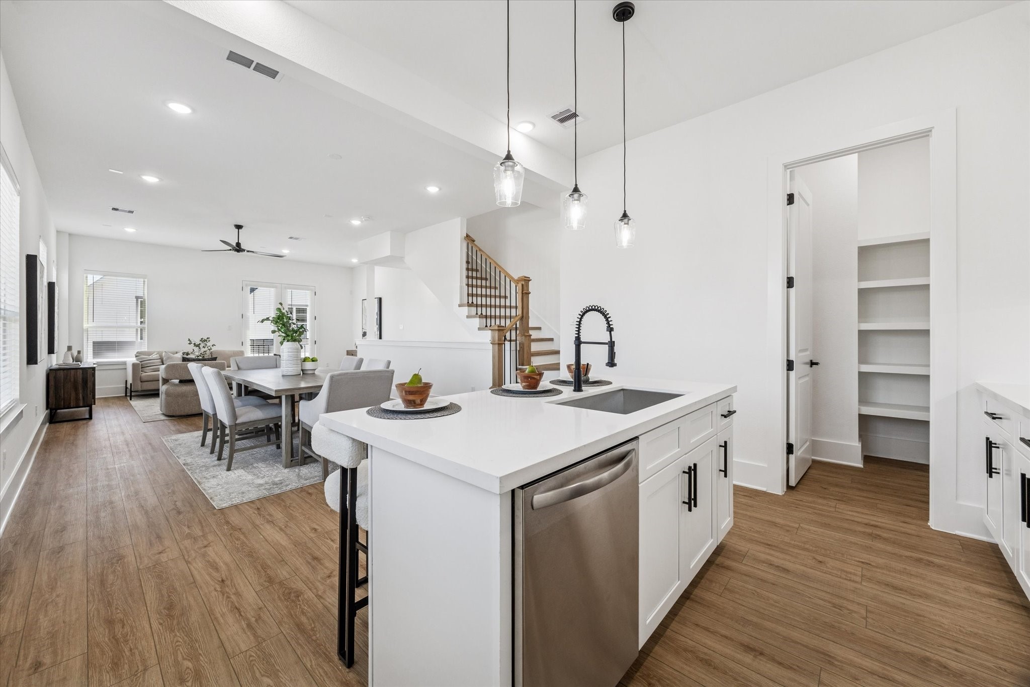 5610 Azores, Houston, TX 77091