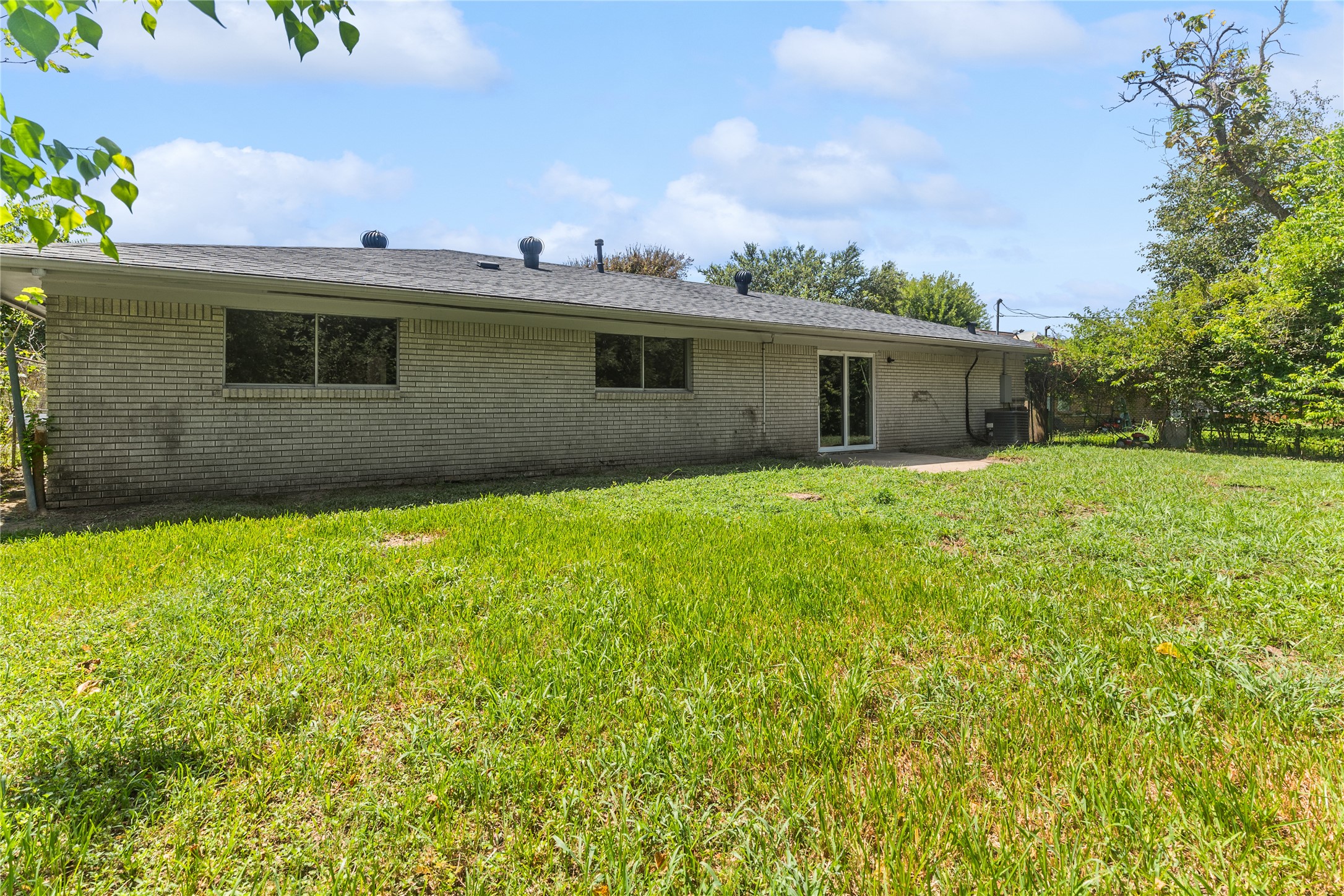 7 Richards Courts, La Marque, TX 77568