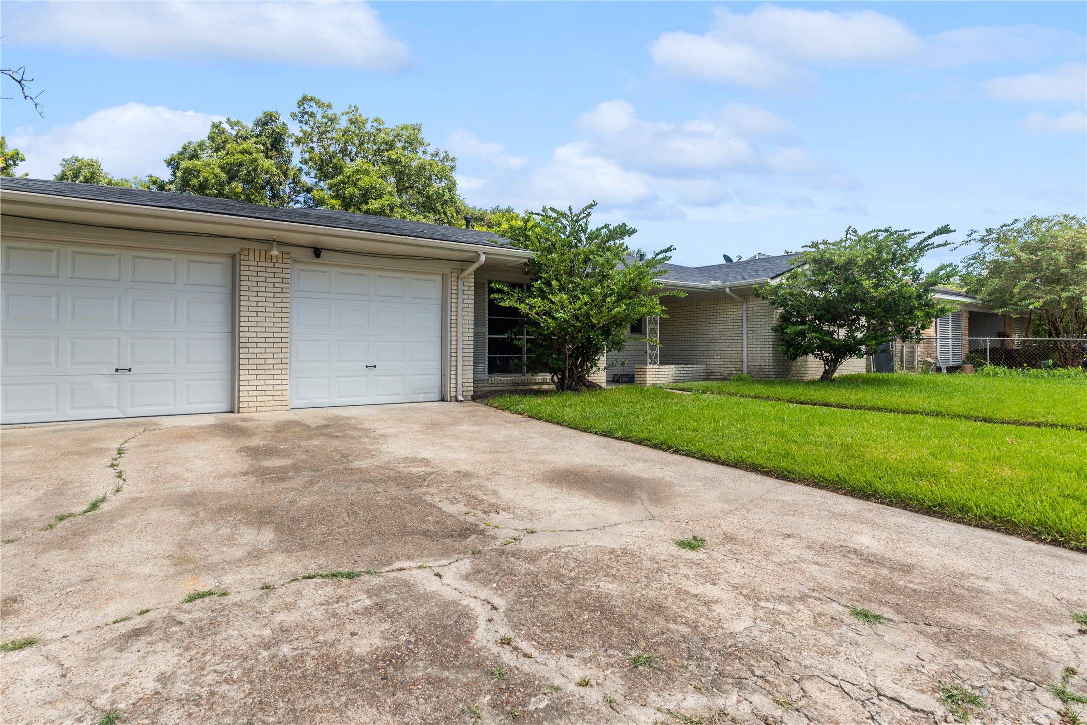 7 Richards Courts, La Marque, TX 77568