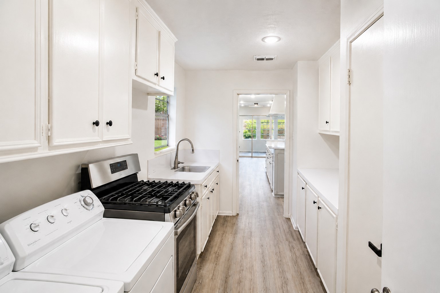 10710 Sandy Shoals Drive, Houston, TX 77071