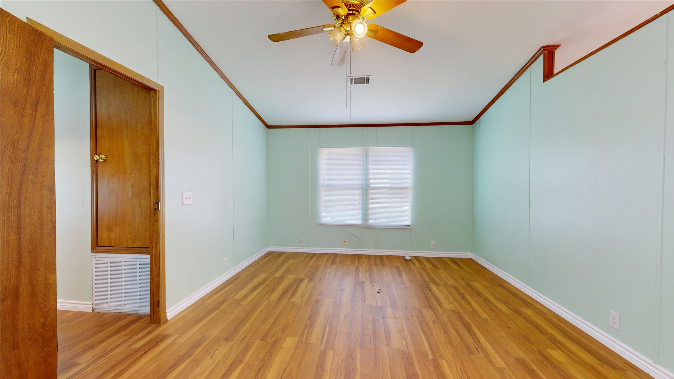 435 16th Street, San Leon, TX 77539