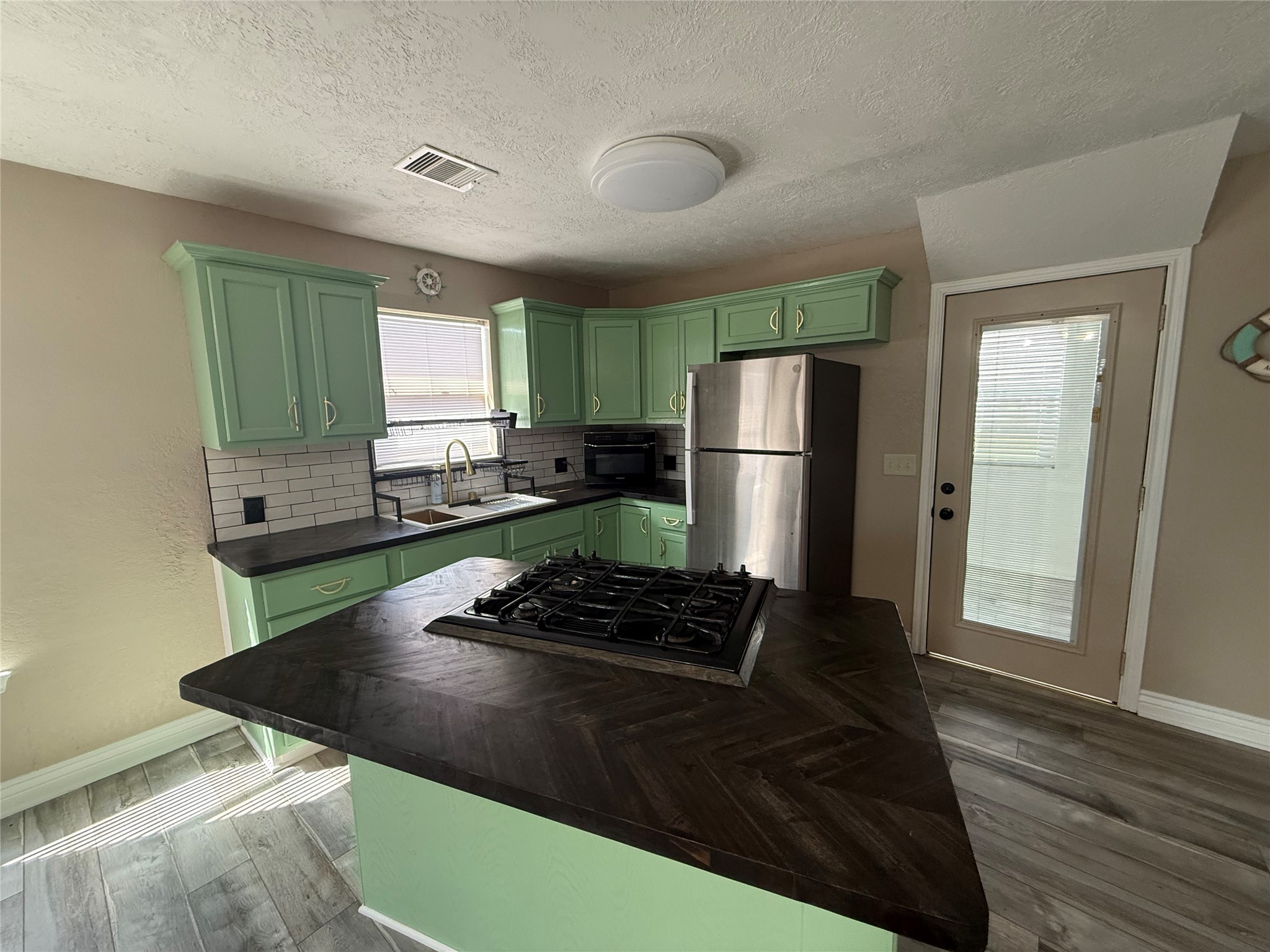 642 5th Street, San Leon, TX 77539 642 5th Street, San Leon, TX 77539