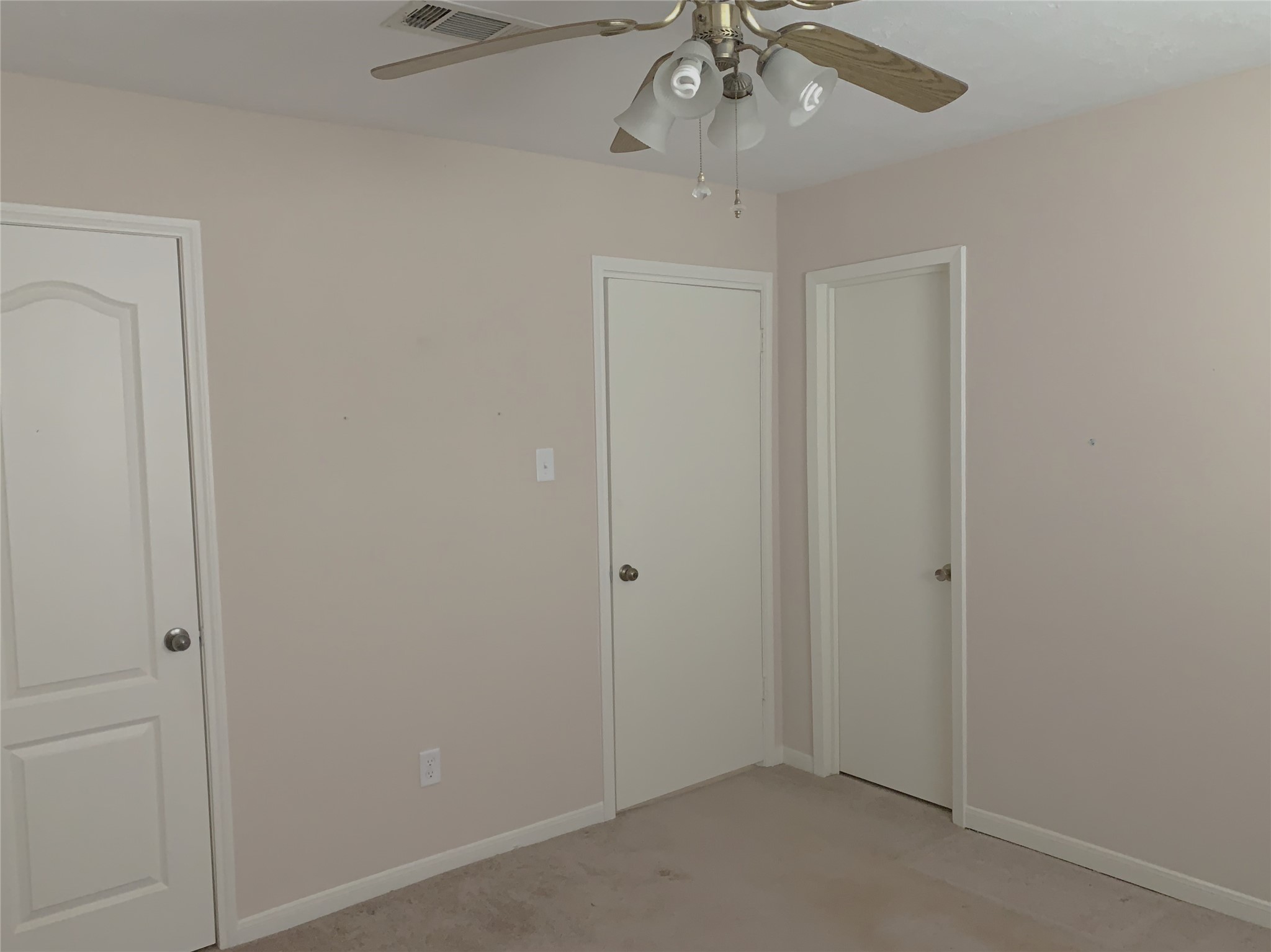 Bedroom that connects to hall bathroom