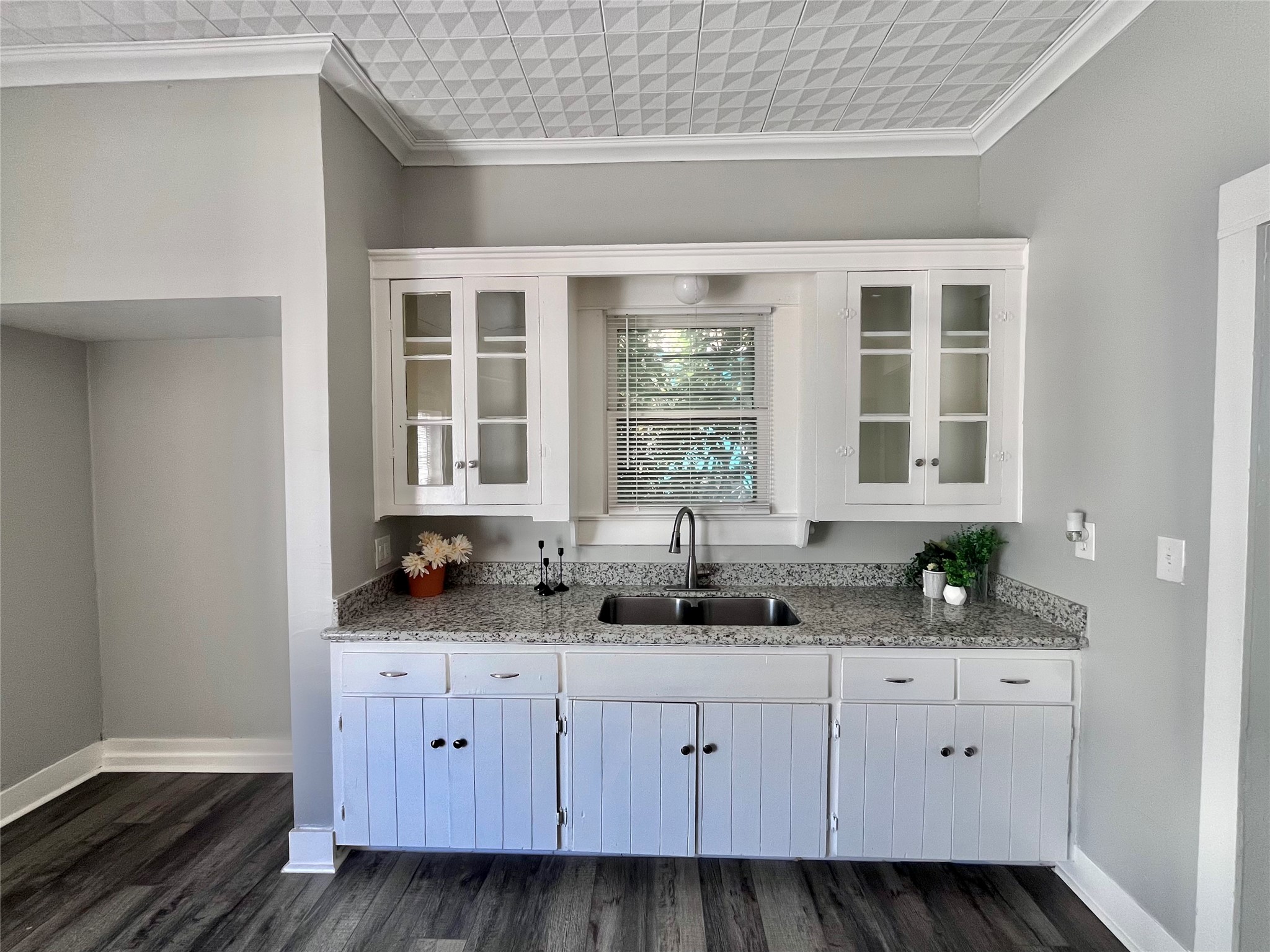 1211 W 2nd Street, Freeport, TX 77541