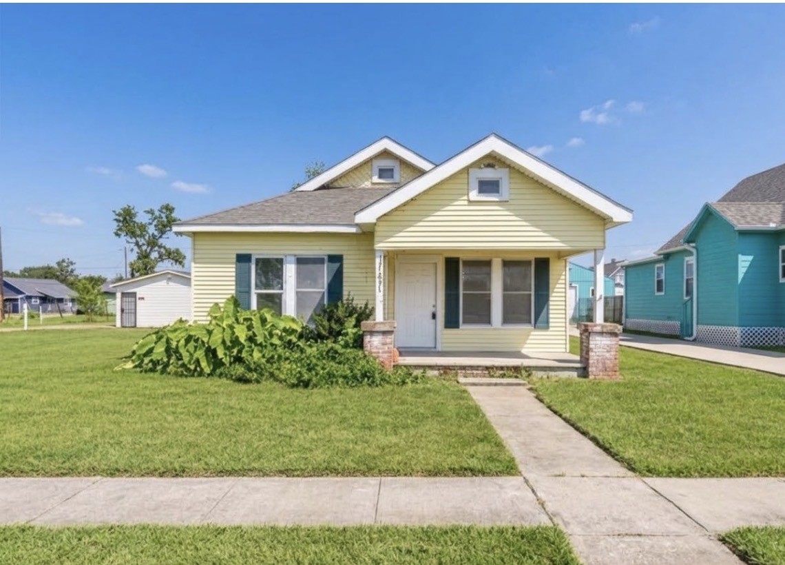 1211 W 2nd Street, Freeport, TX 77541