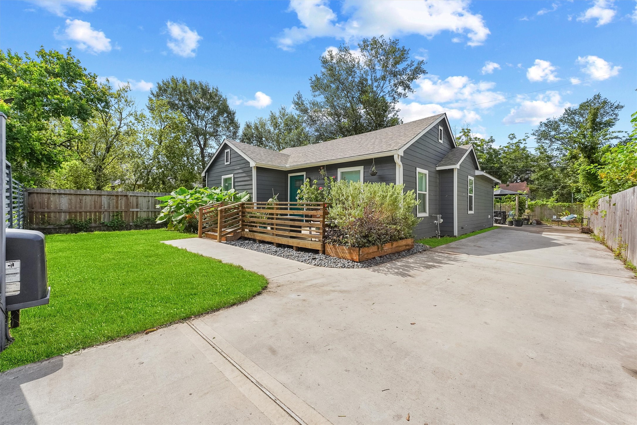 3450 Noah Street, Houston, TX 77021 3450 Noah Street, Houston, TX 77021