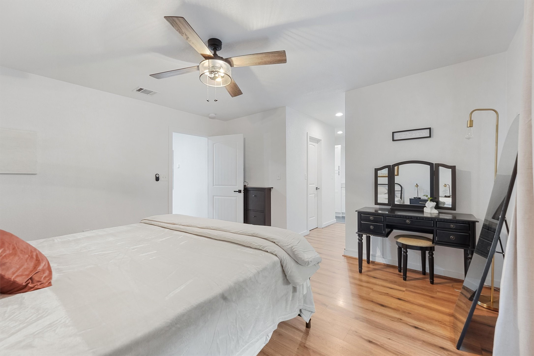 3450 Noah Street, Houston, TX 77021
