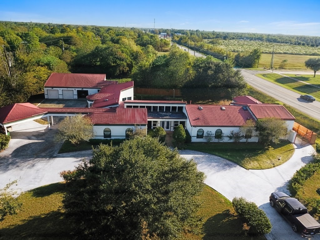 7110 W Mockingbird Lane, Pearland, TX 77584