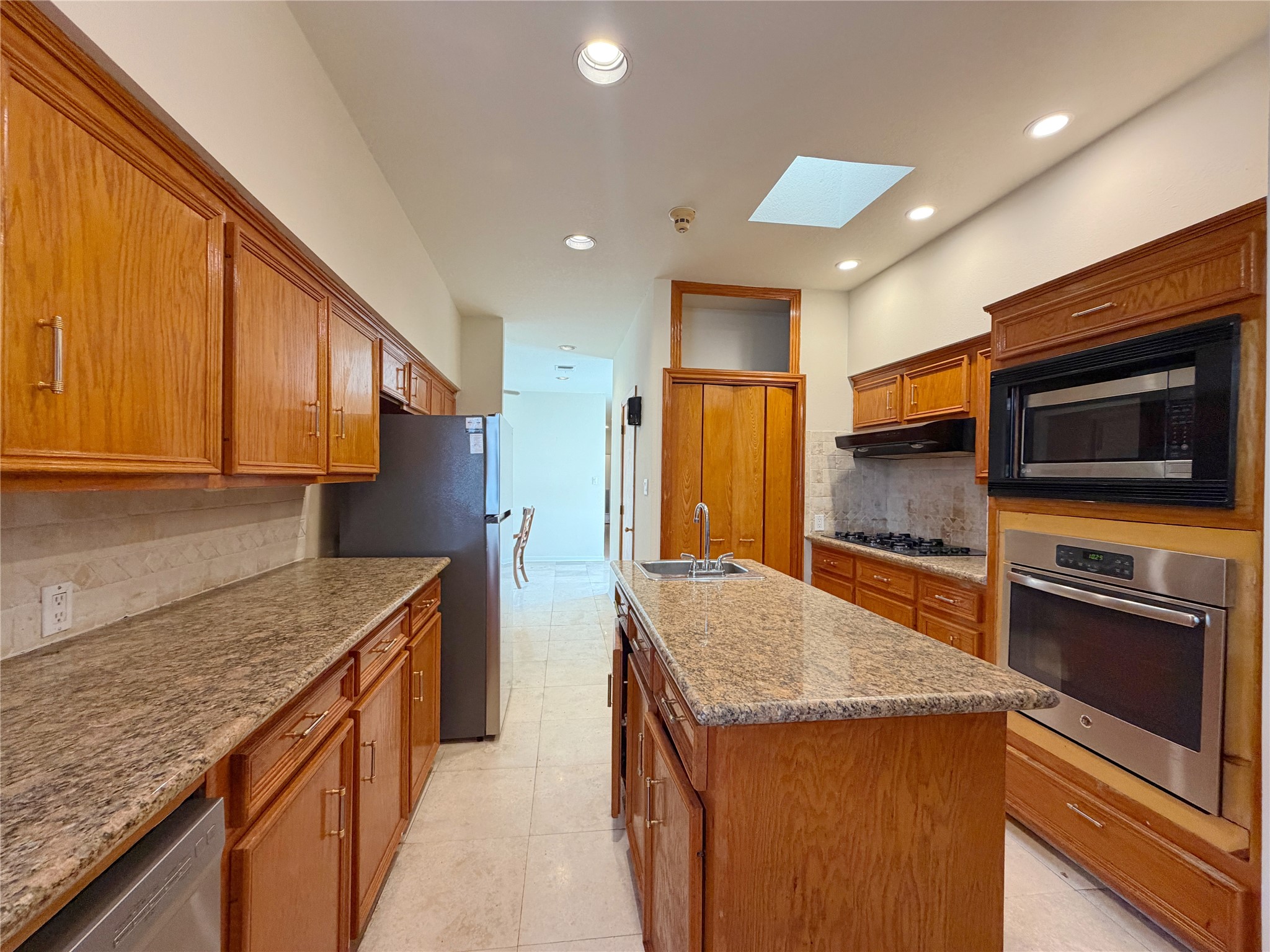 7110 W Mockingbird Lane, Pearland, TX 77584