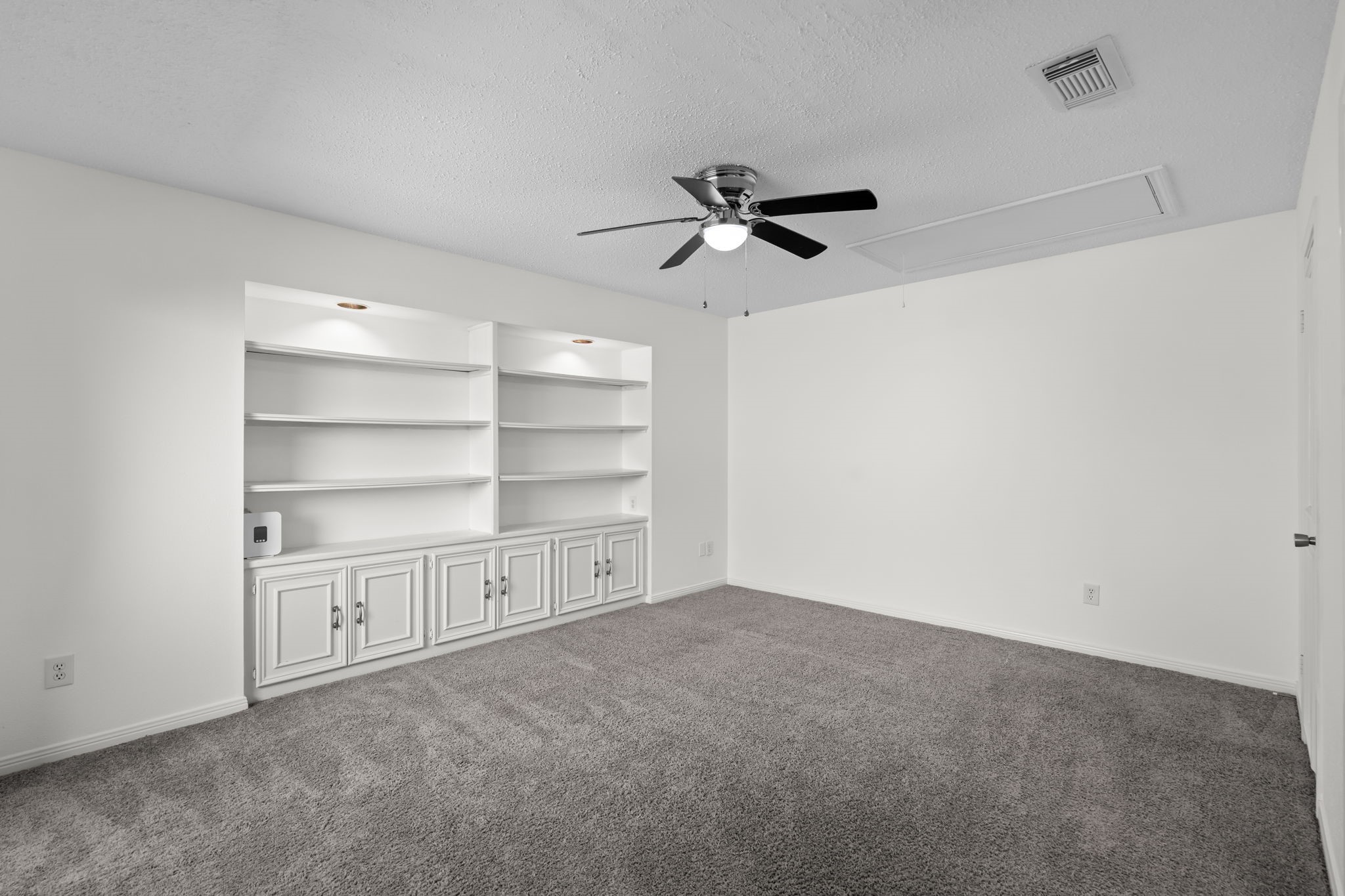 3 Waters Edge Street, Montgomery, TX 77356