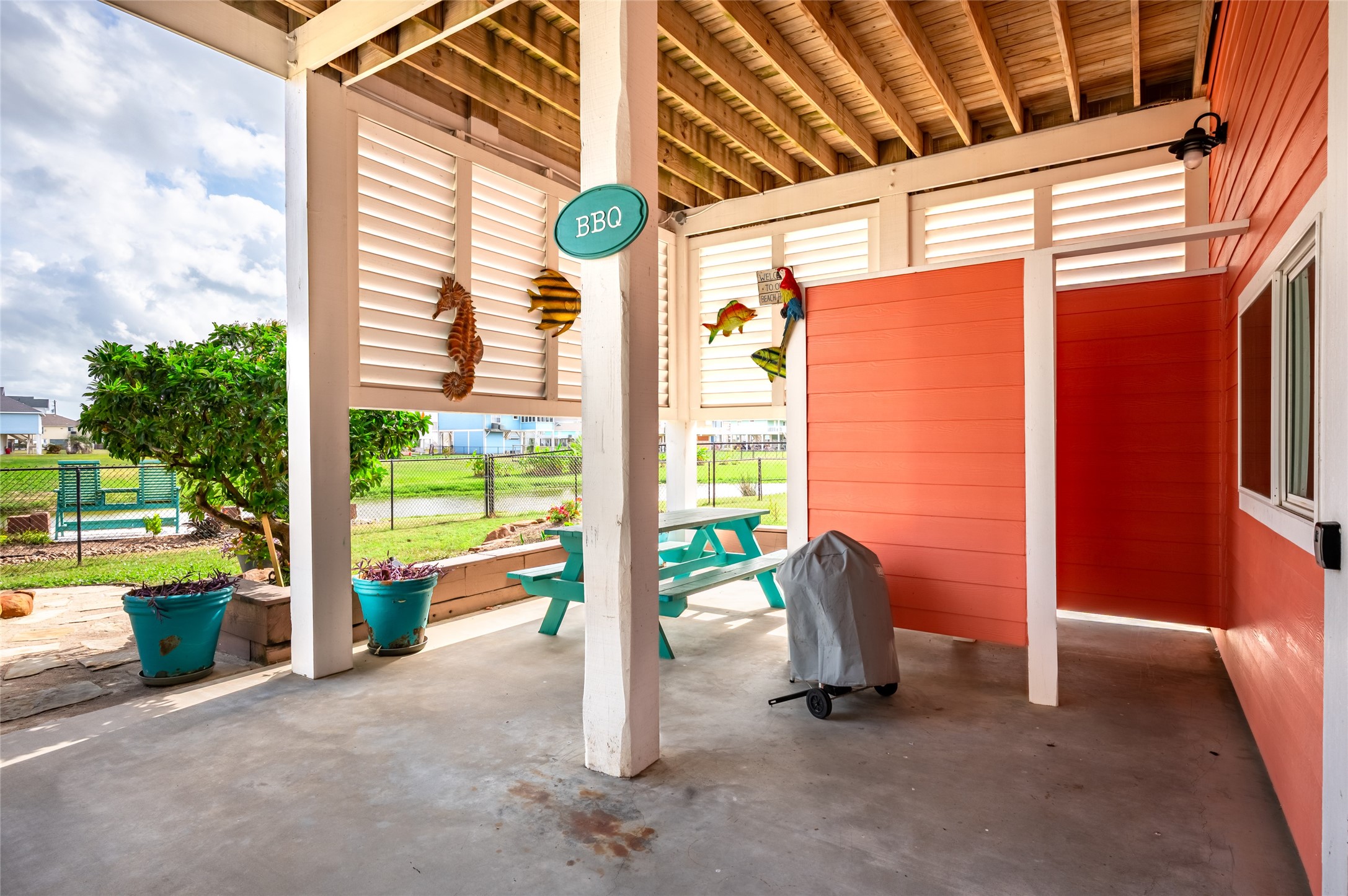 Sand shower area with picnic table