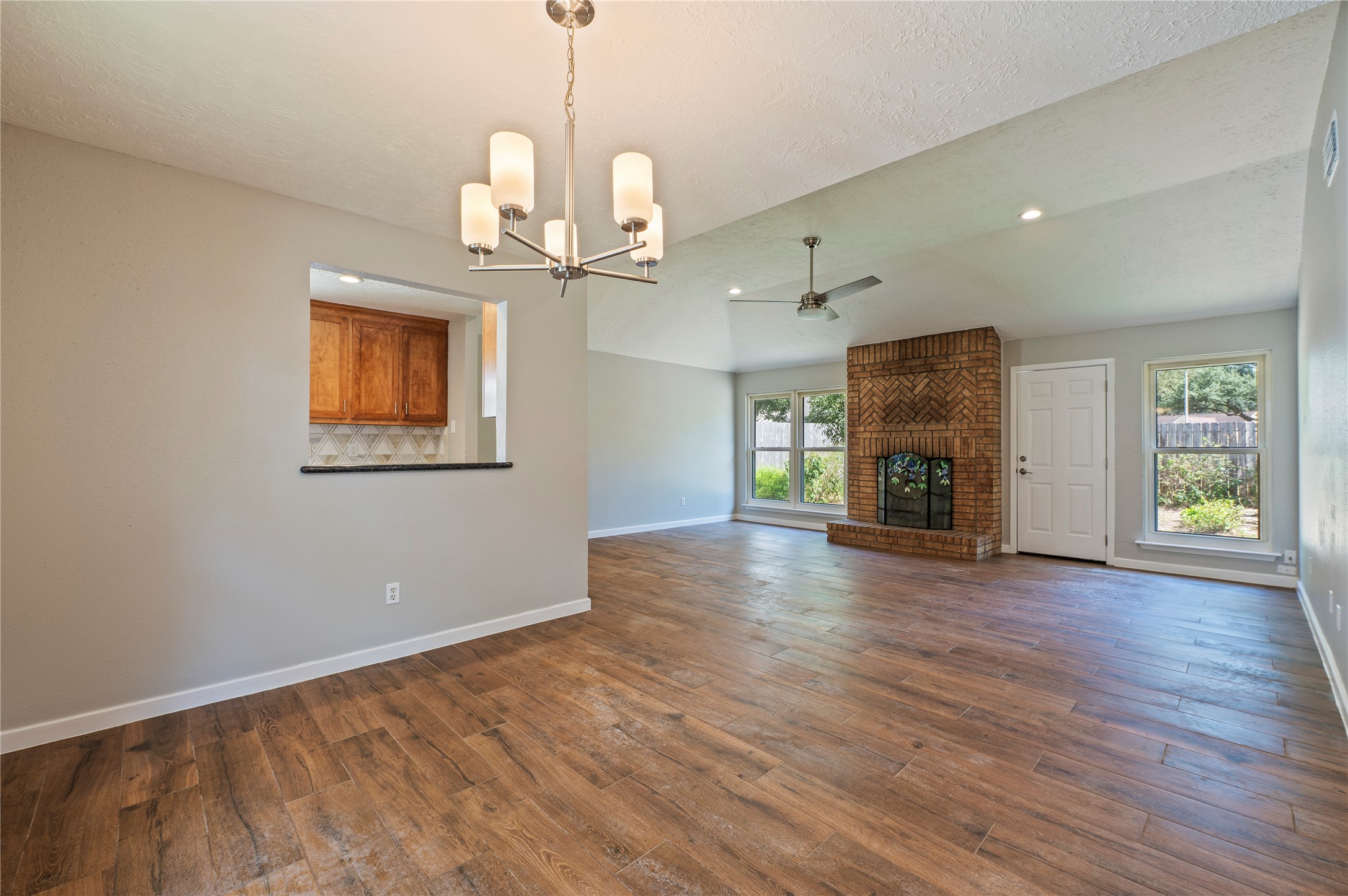 312 Thistlewood Court, League City, TX 77573