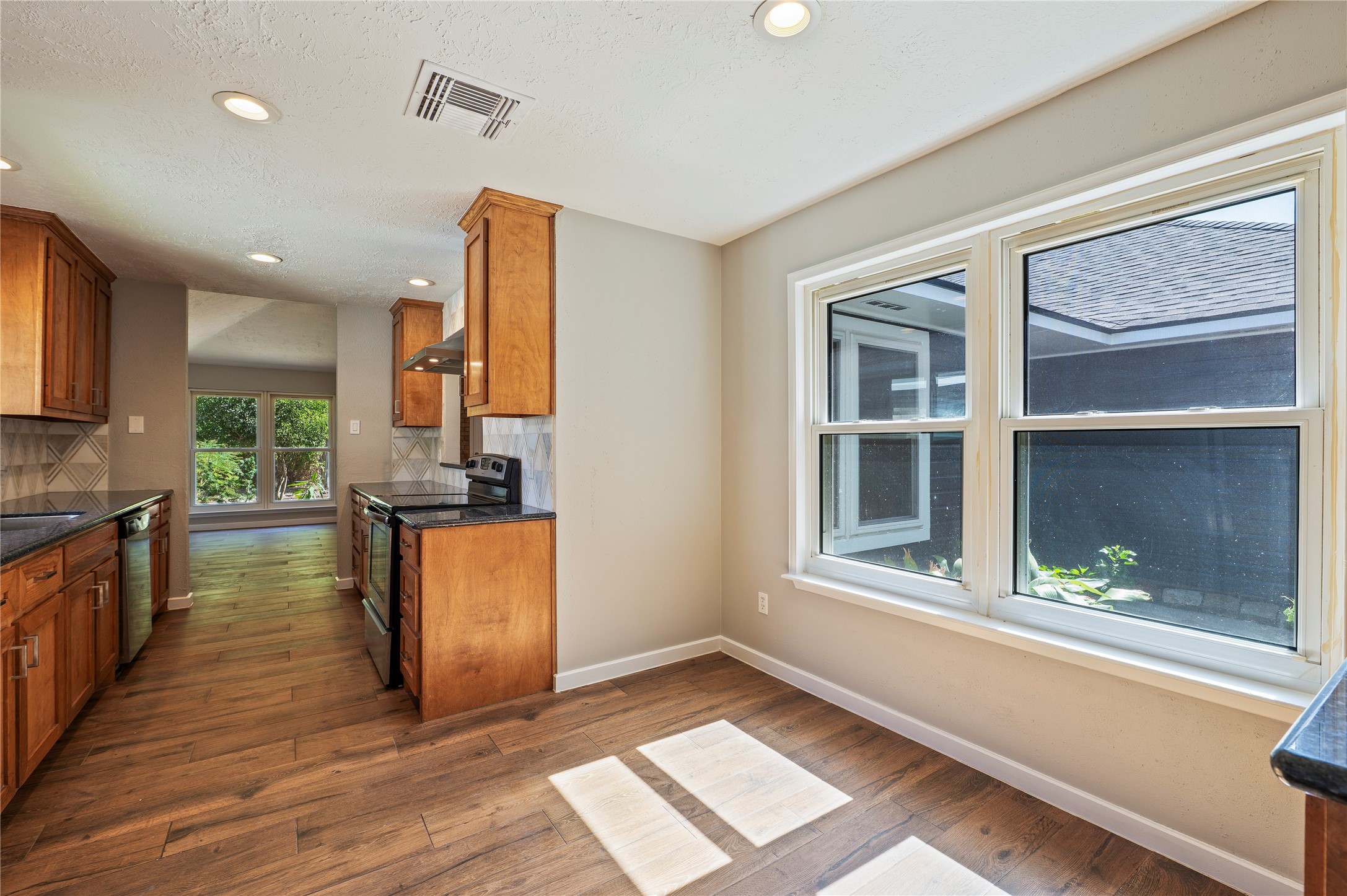 312 Thistlewood Court, League City, TX 77573