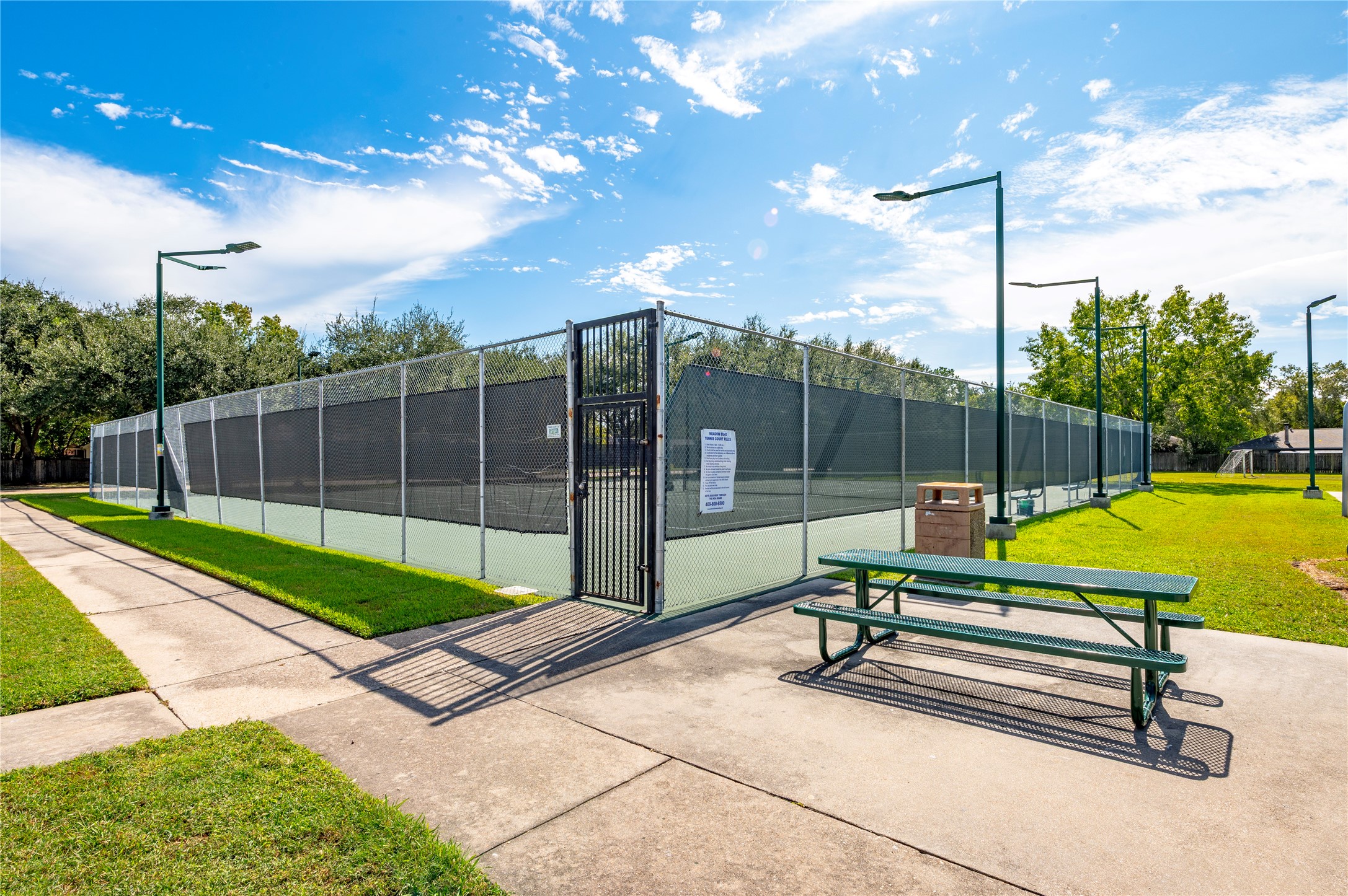 312 Thistlewood Court, League City, TX 77573
