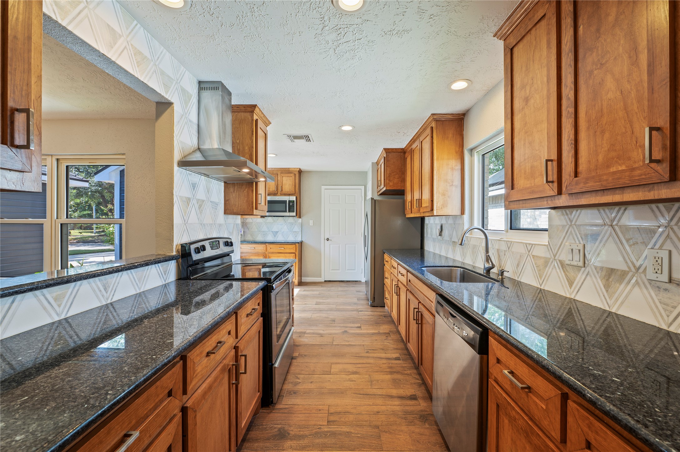 312 Thistlewood Court, League City, TX 77573