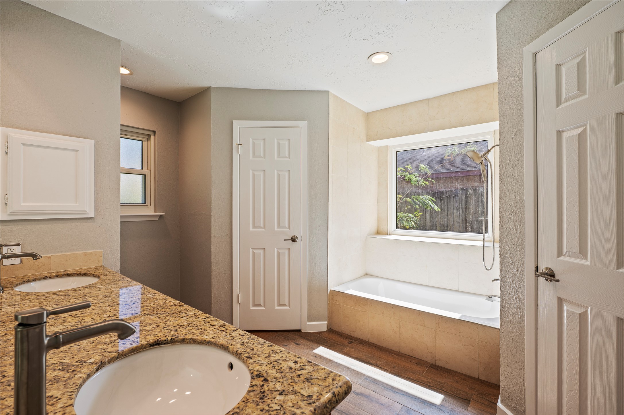 312 Thistlewood Court, League City, TX 77573