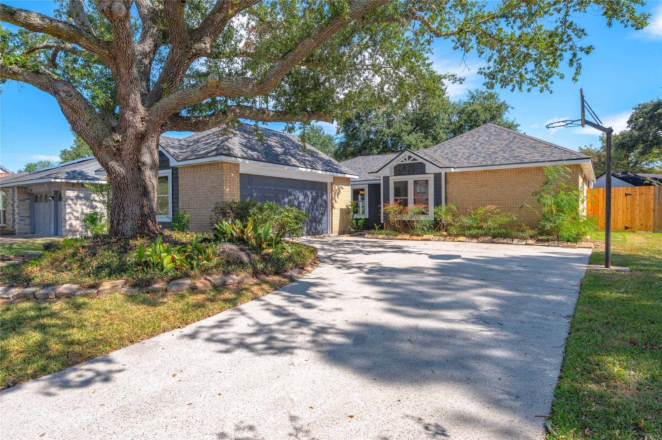 312 Thistlewood Court, League City, TX 77573