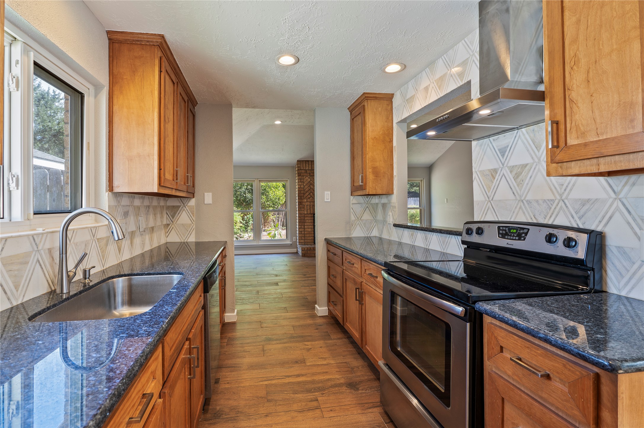 312 Thistlewood Court, League City, TX 77573