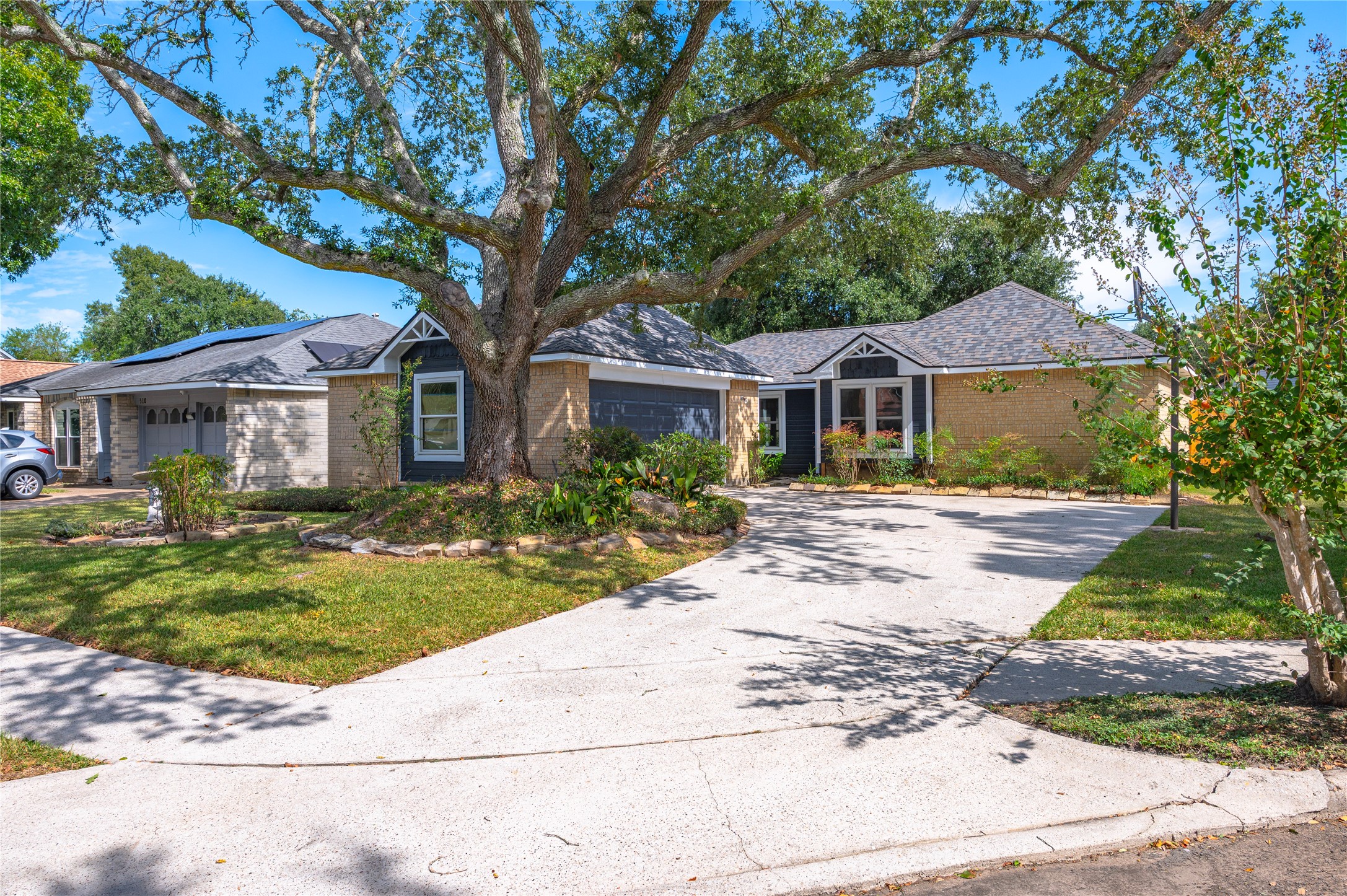 312 Thistlewood Court, League City, TX 77573