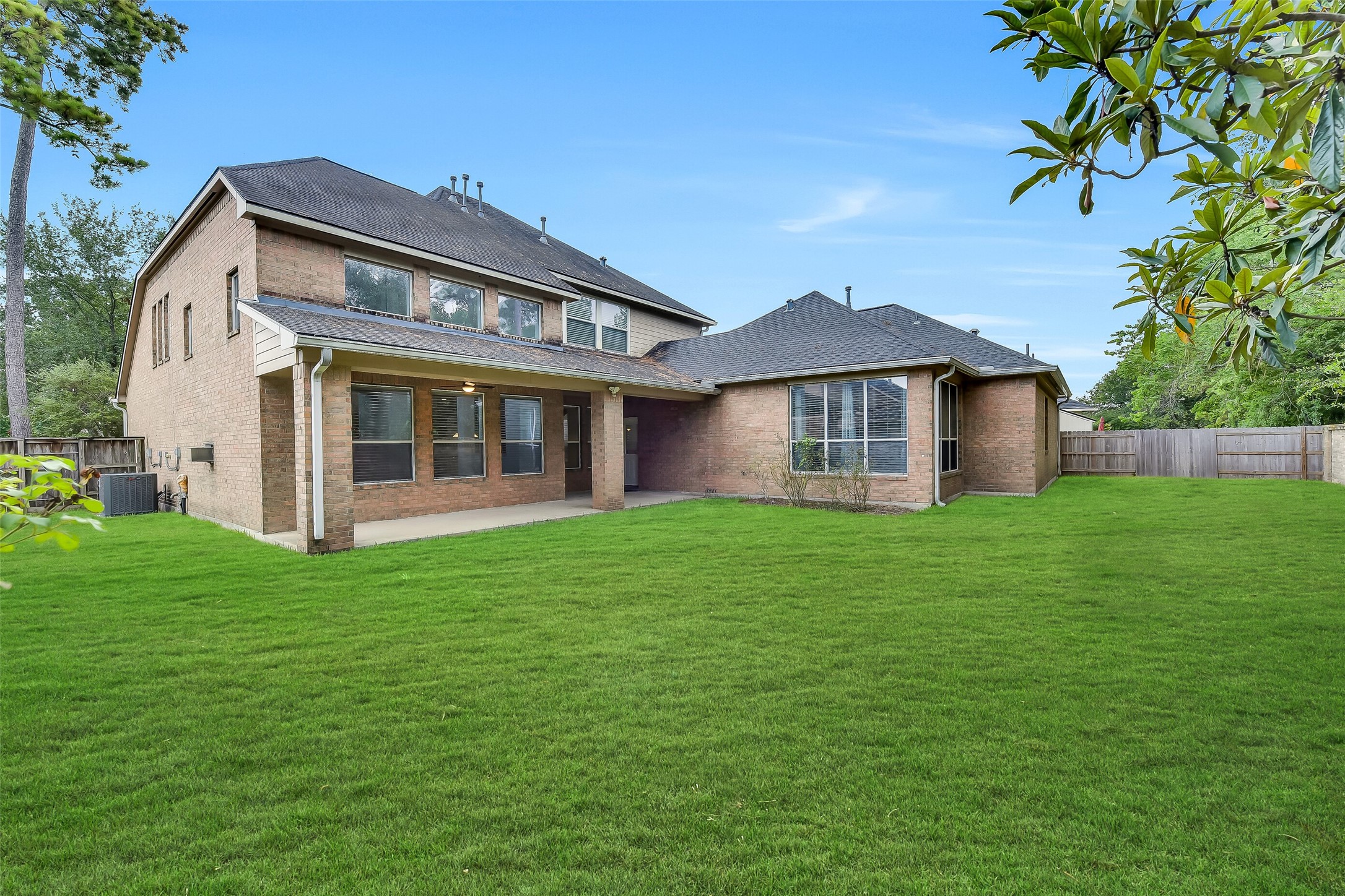Situated on an oversized 11,600 sq. ft. lot, this 5-bedroom, 4-bath home features a spacious backyard ideal for a growing family, pets, or a future pool.