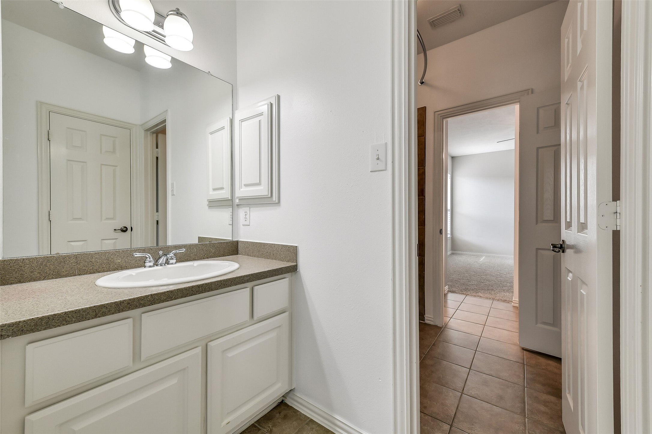 Secondary side of the bathroom. Full bath between the two.