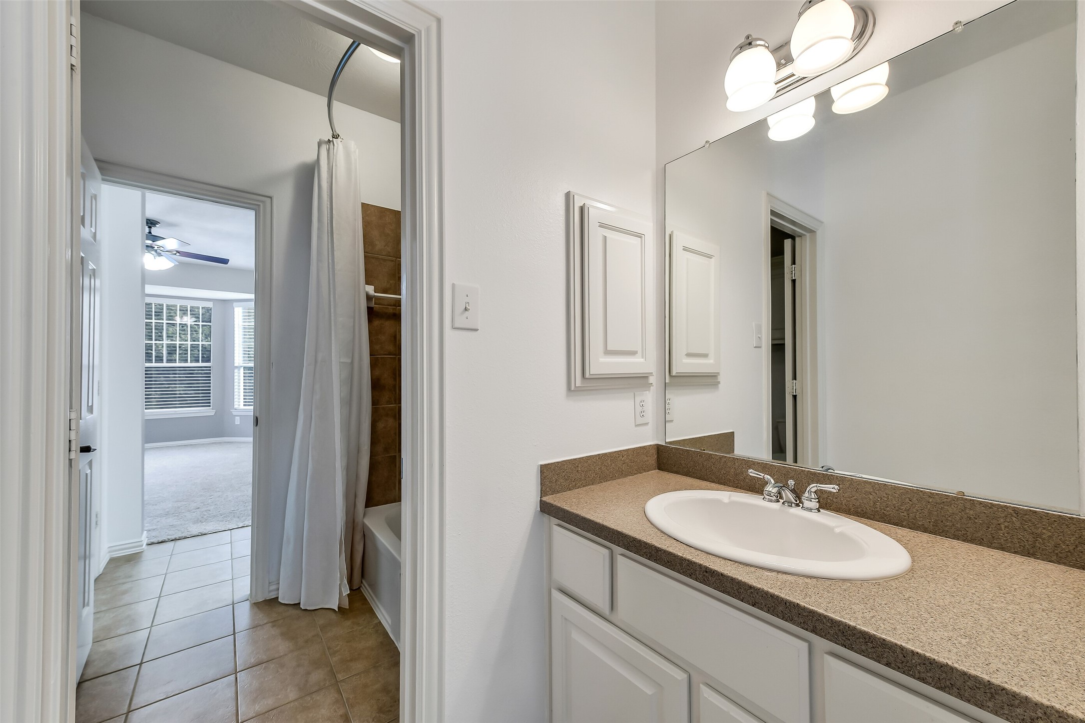 Jack & Jill bathroom serving the 2 secondary bedrooms.