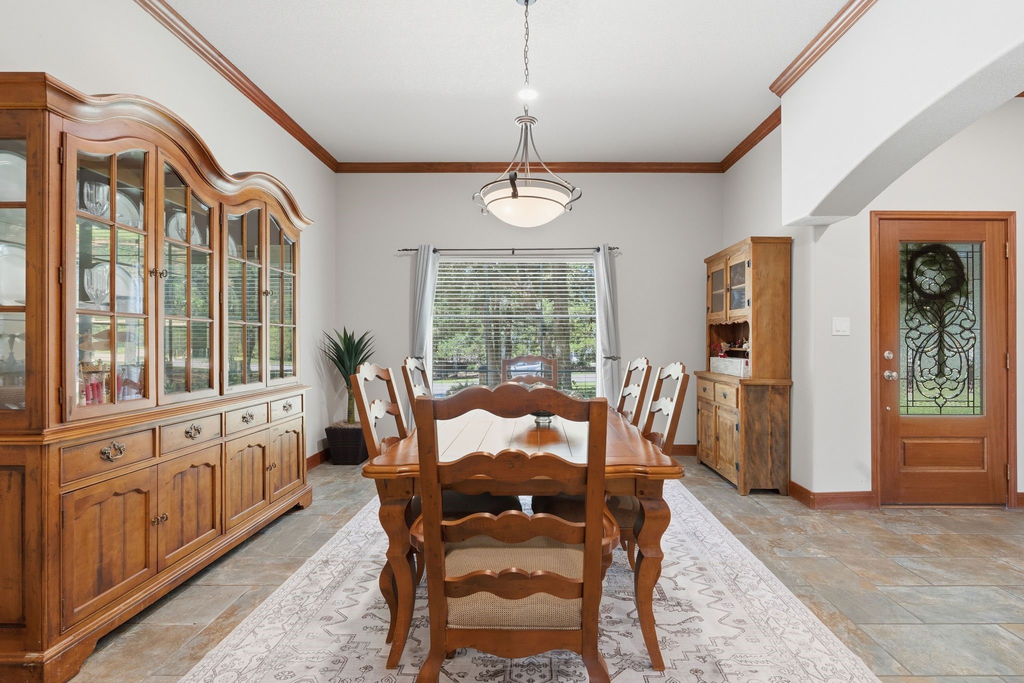Simple, Elegant Dining Space.