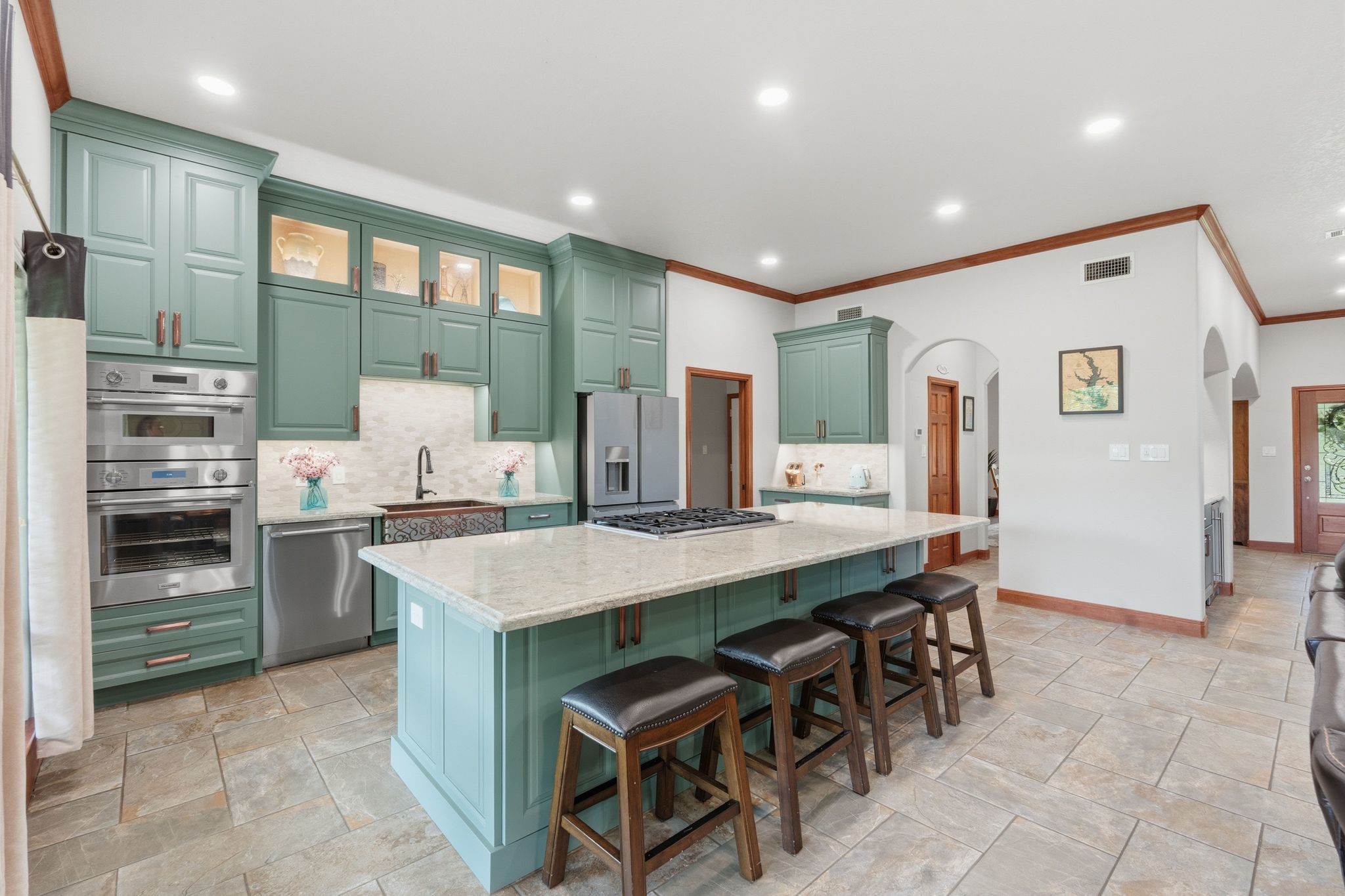 Micro-Convection Oven (2nd oven), Lighted Top Cabinets & Undermount Lighting