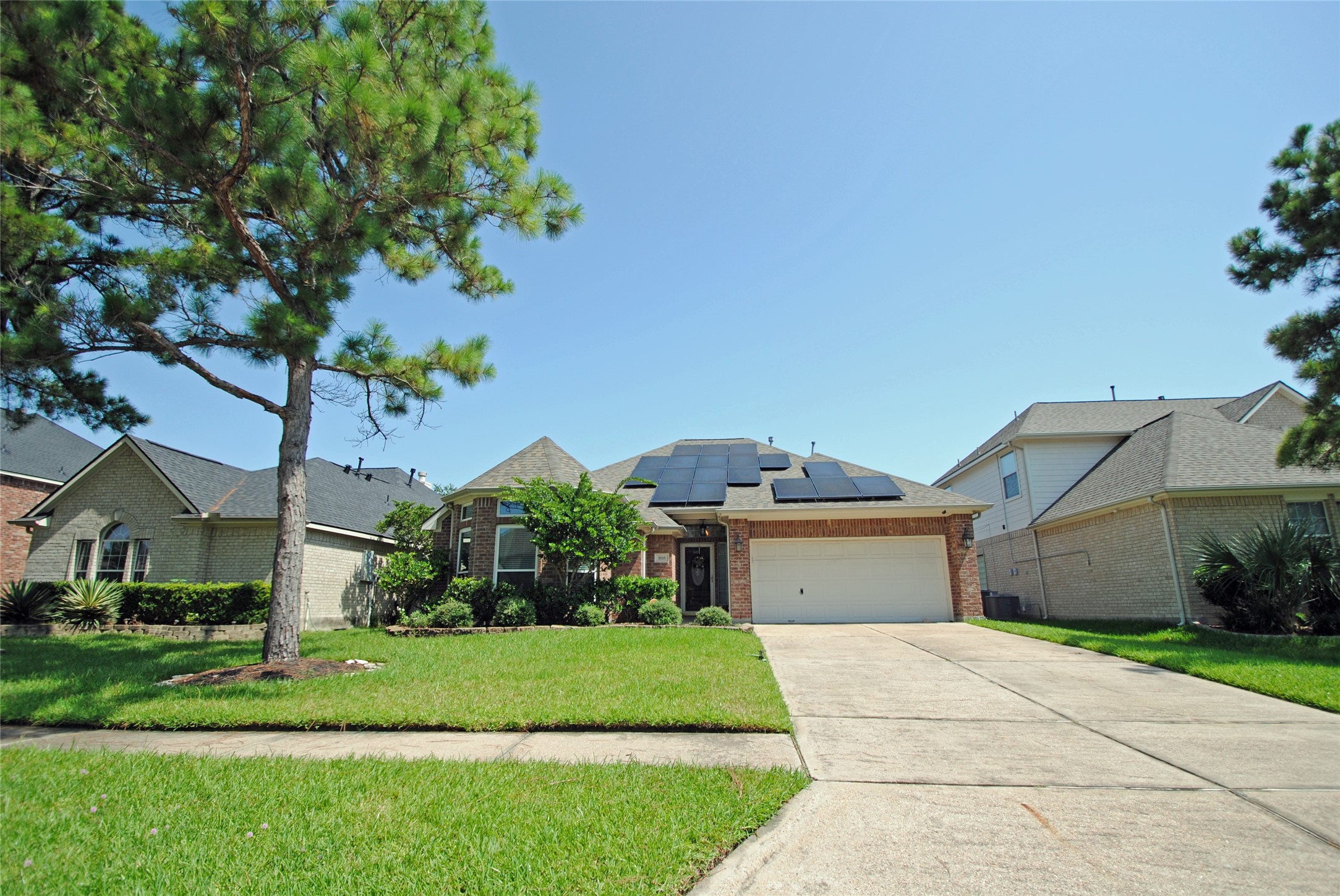 910 Allisa Street, Stafford, TX 77477