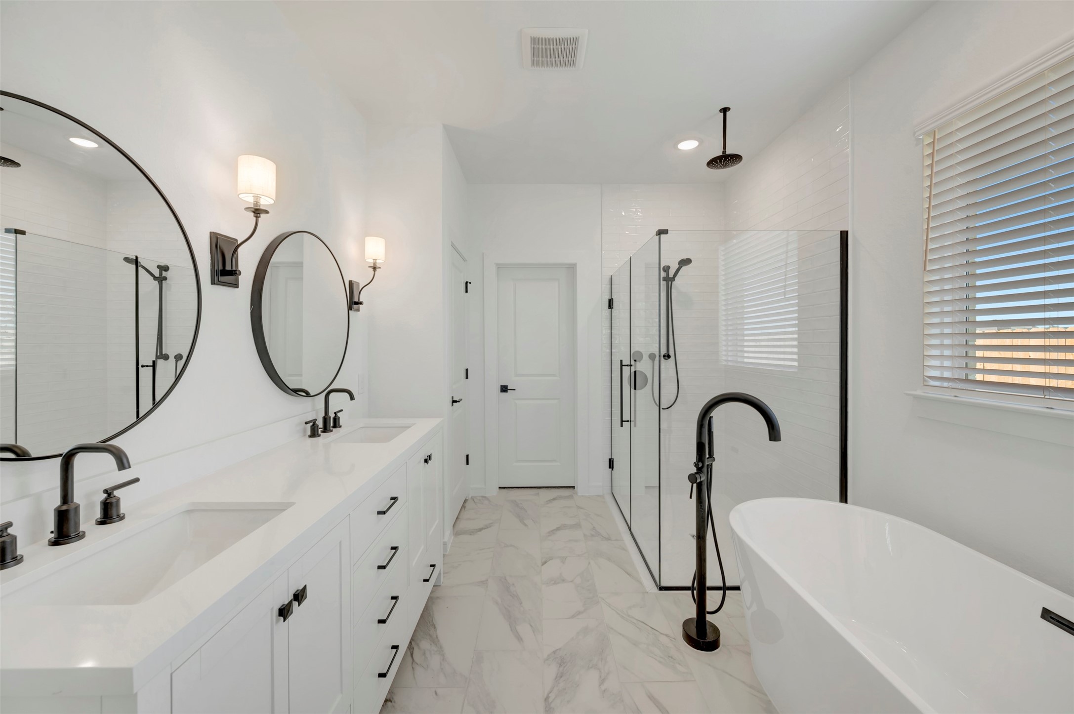 Luxurious primary bath