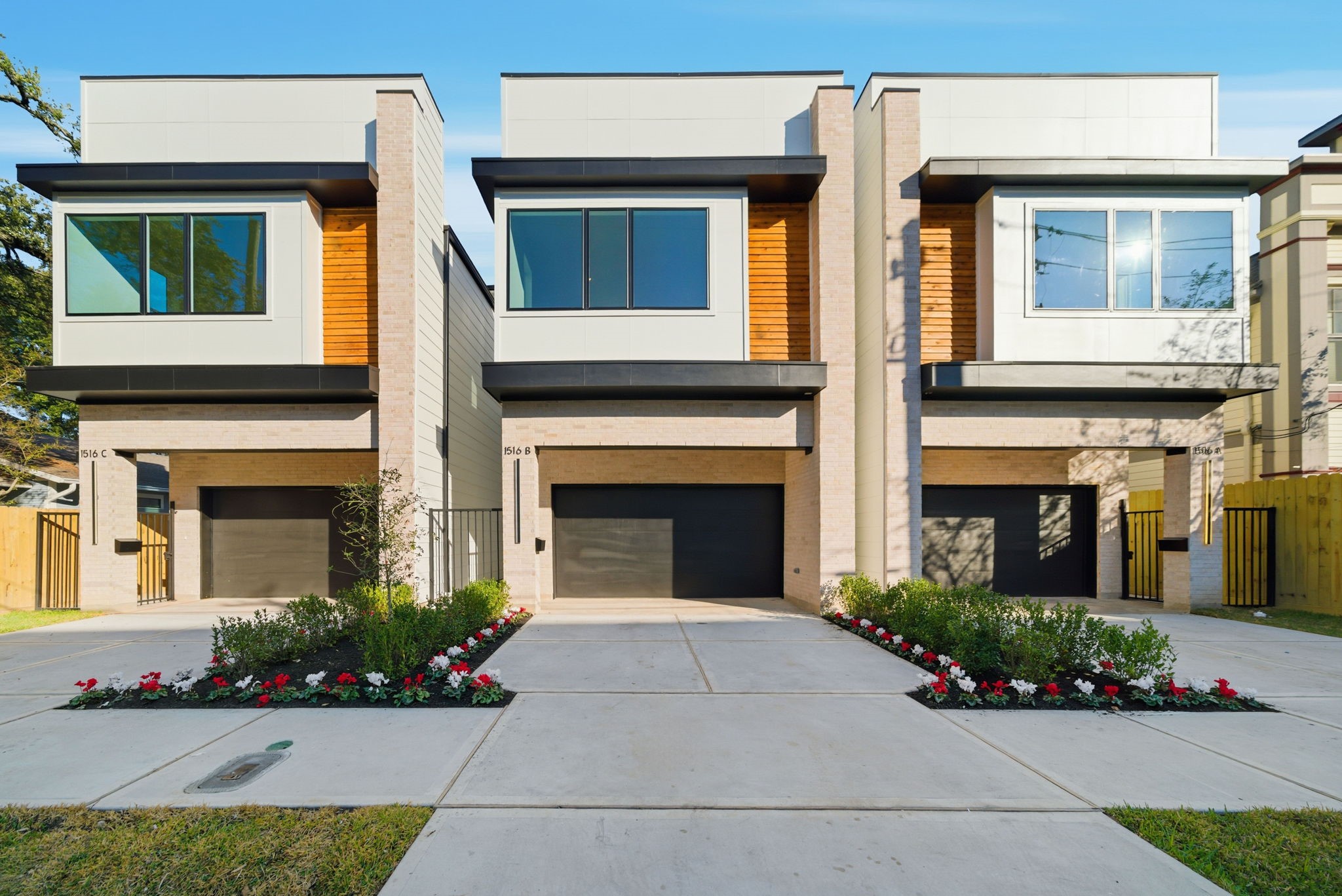 Located in an unbeatable part of the Heights, one of Houston's most desirable neighborhoods, this home features desirable 1st-floor living, a private driveway, and backyard.(Photos are of a previously completed home. Finishes are subject to change.)