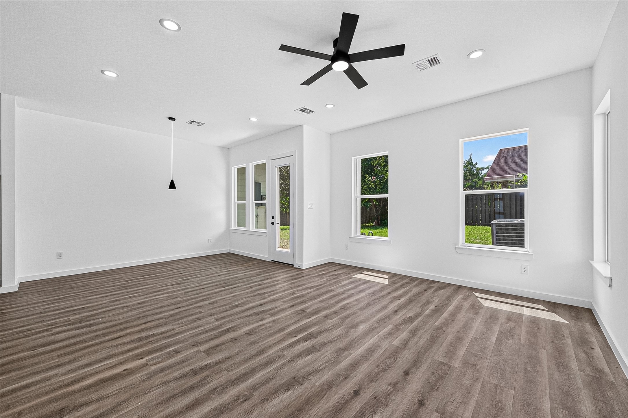 115 Capetown Lane, Conroe, TX 77356