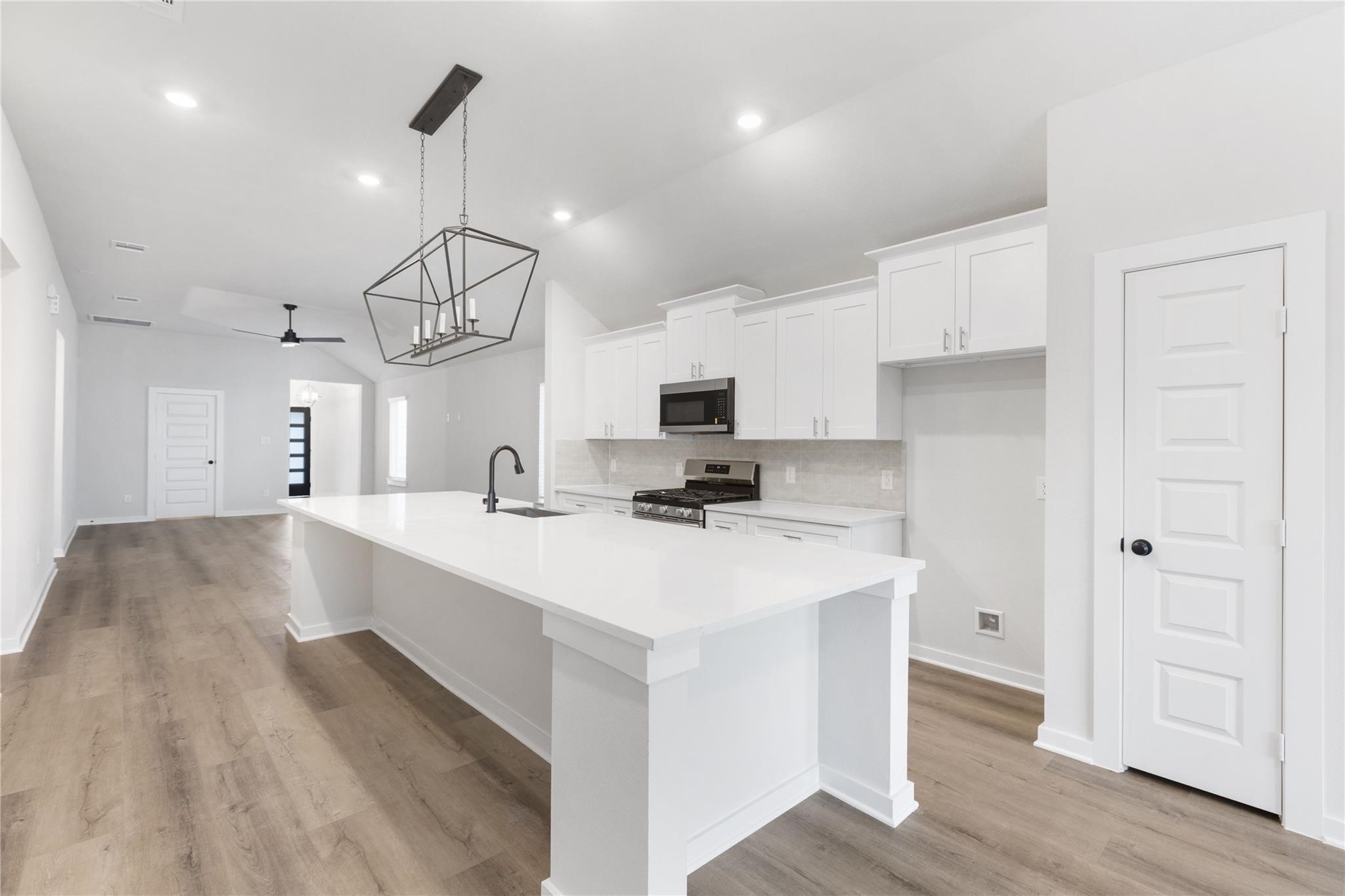 6547 Escondido Dr, Rosharon, TX 77583