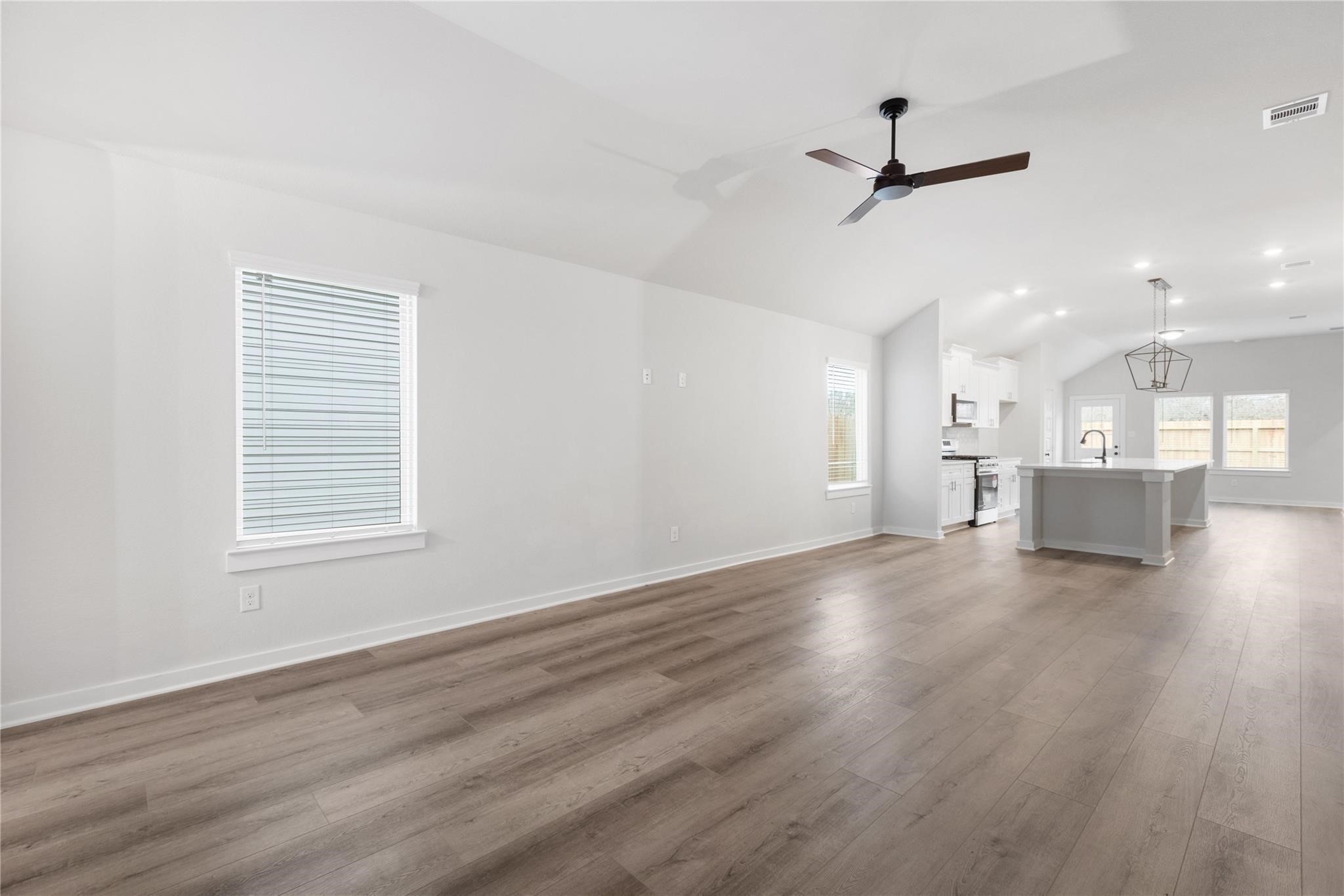 6547 Escondido Dr, Rosharon, TX 77583