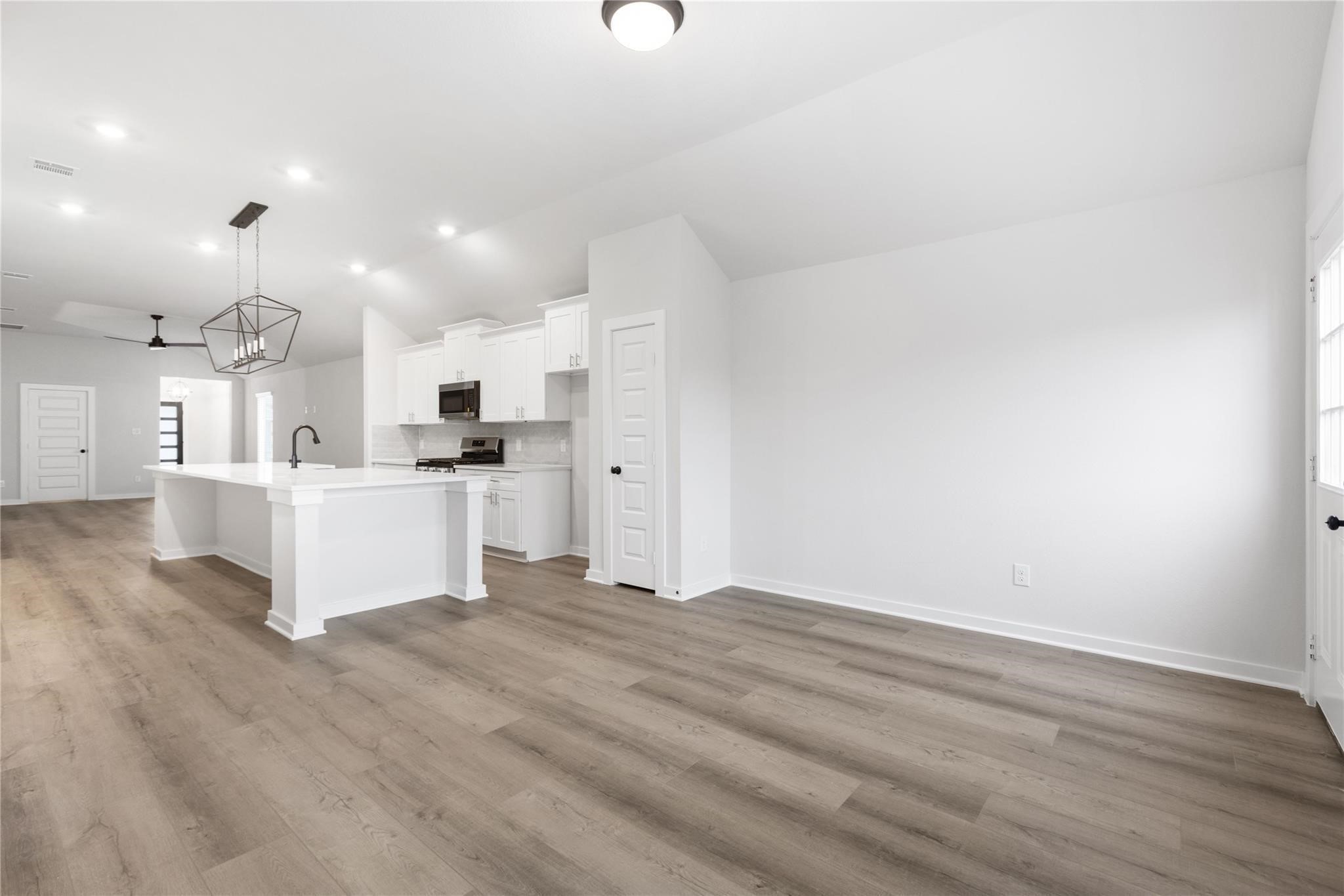 6547 Escondido Dr, Rosharon, TX 77583