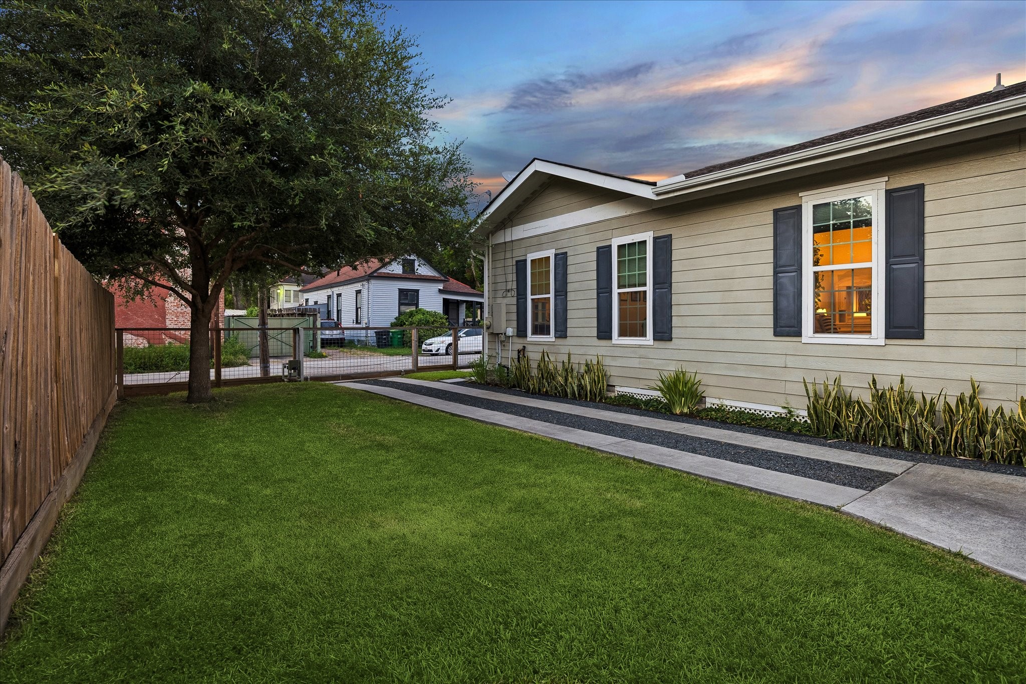 Side yard with grass for kids & pets!