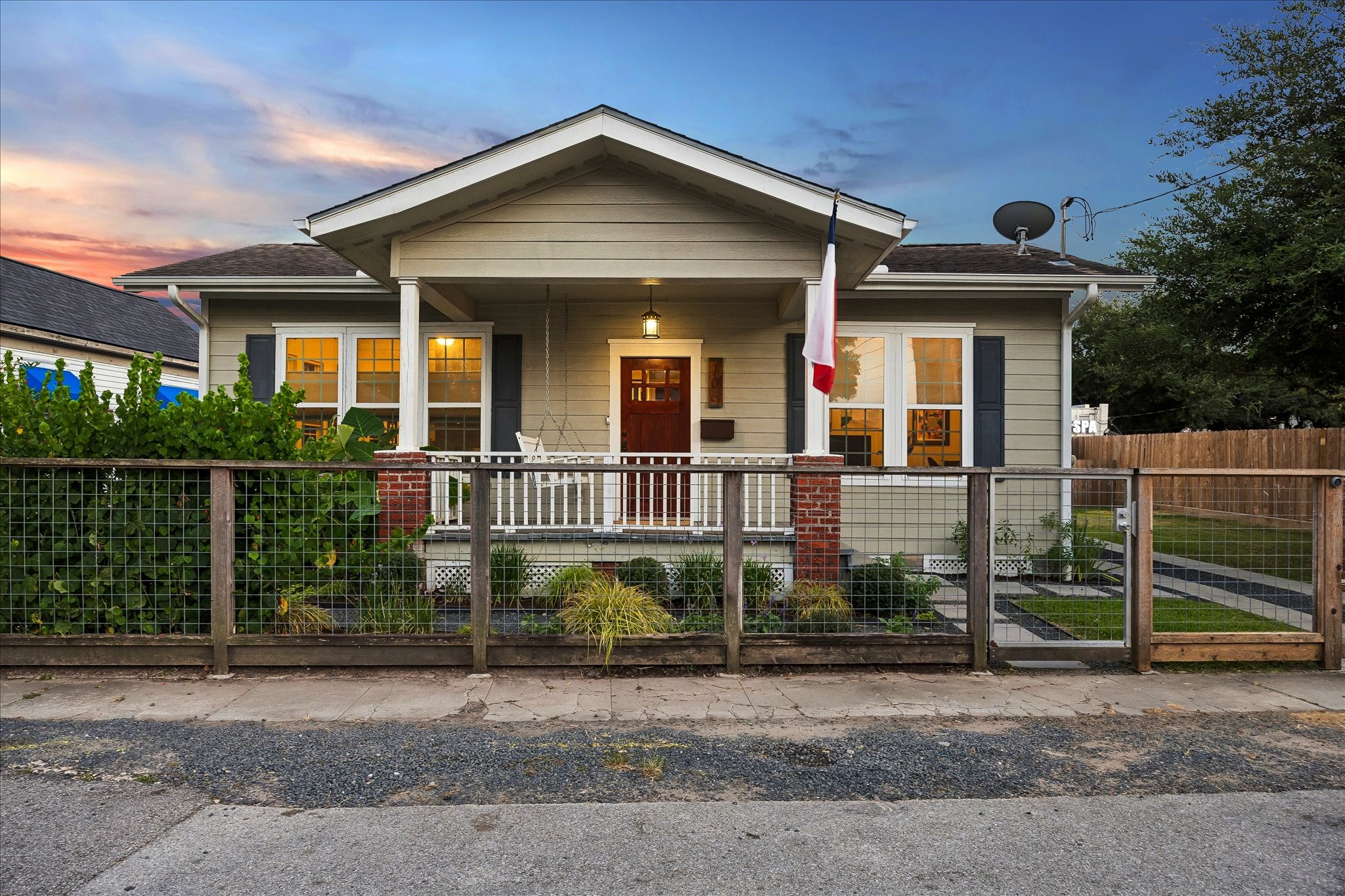 Welcome to 106 Alma Street in Woodland Heights!