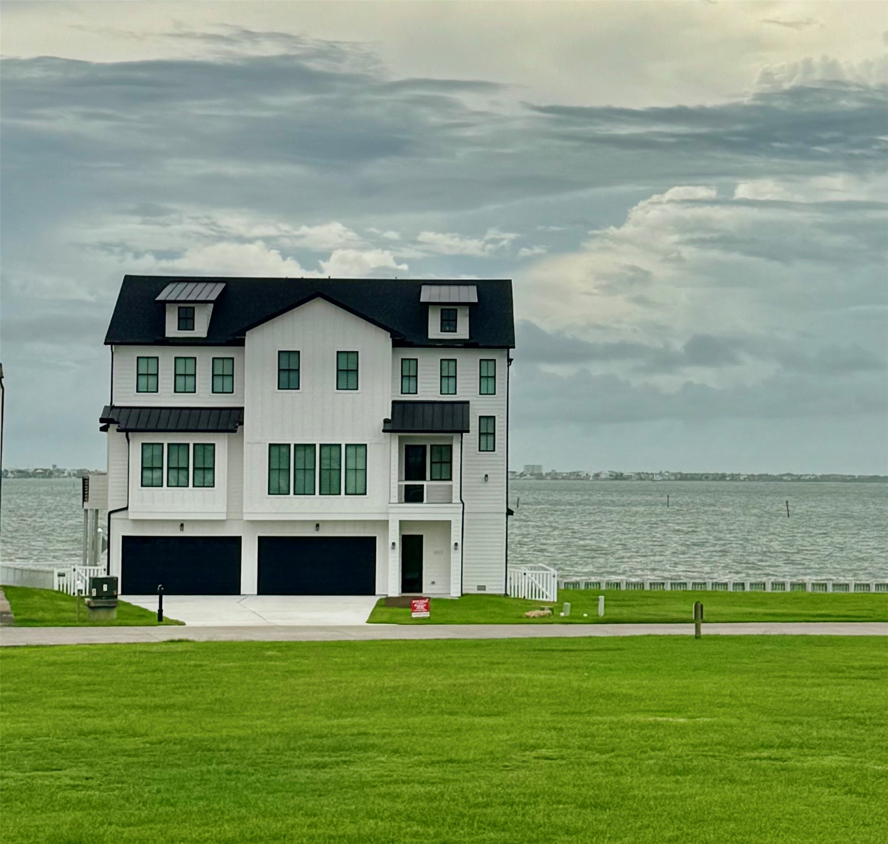 403 Hana Drive, Tiki Island, TX 77554