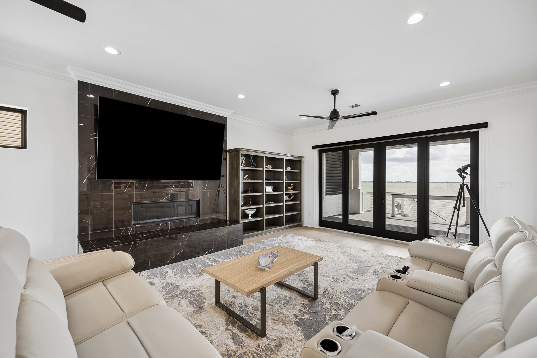403 Hana Drive, Tiki Island, TX 77554