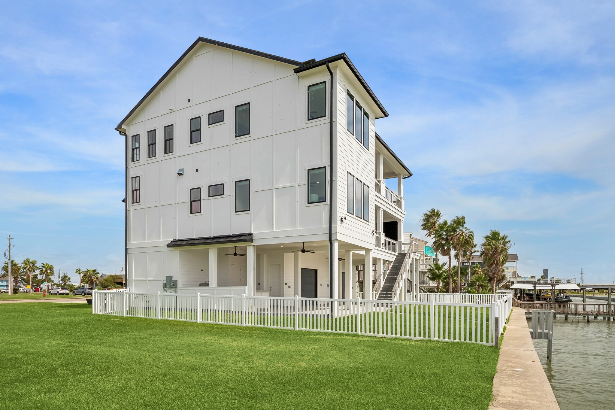 403 Hana Drive, Tiki Island, TX 77554