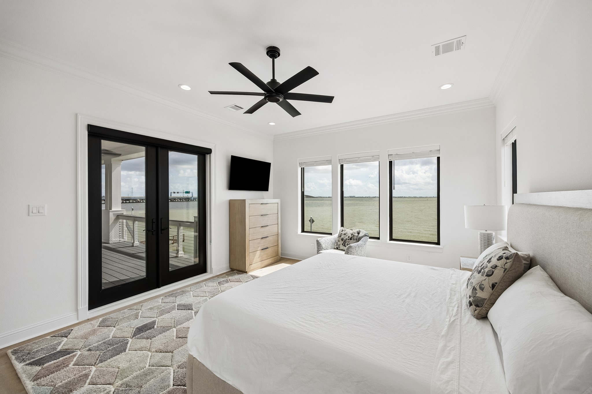 403 Hana Drive, Tiki Island, TX 77554