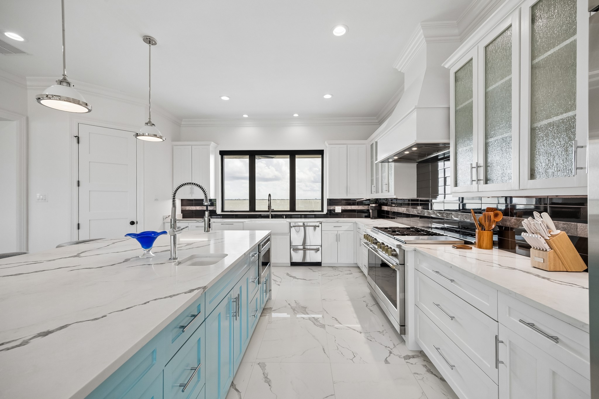 403 Hana Drive, Tiki Island, TX 77554