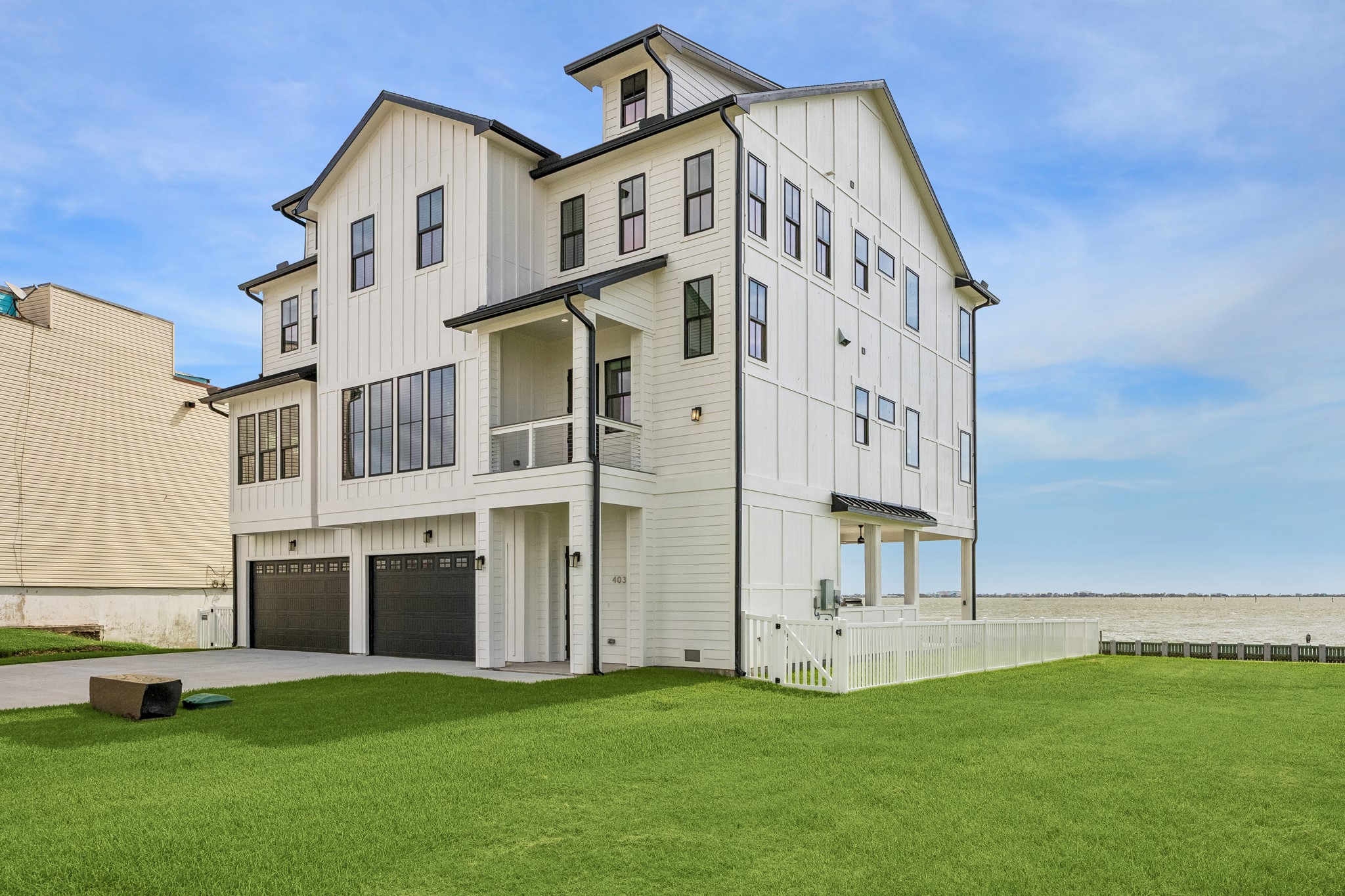 403 Hana Drive, Tiki Island, TX 77554