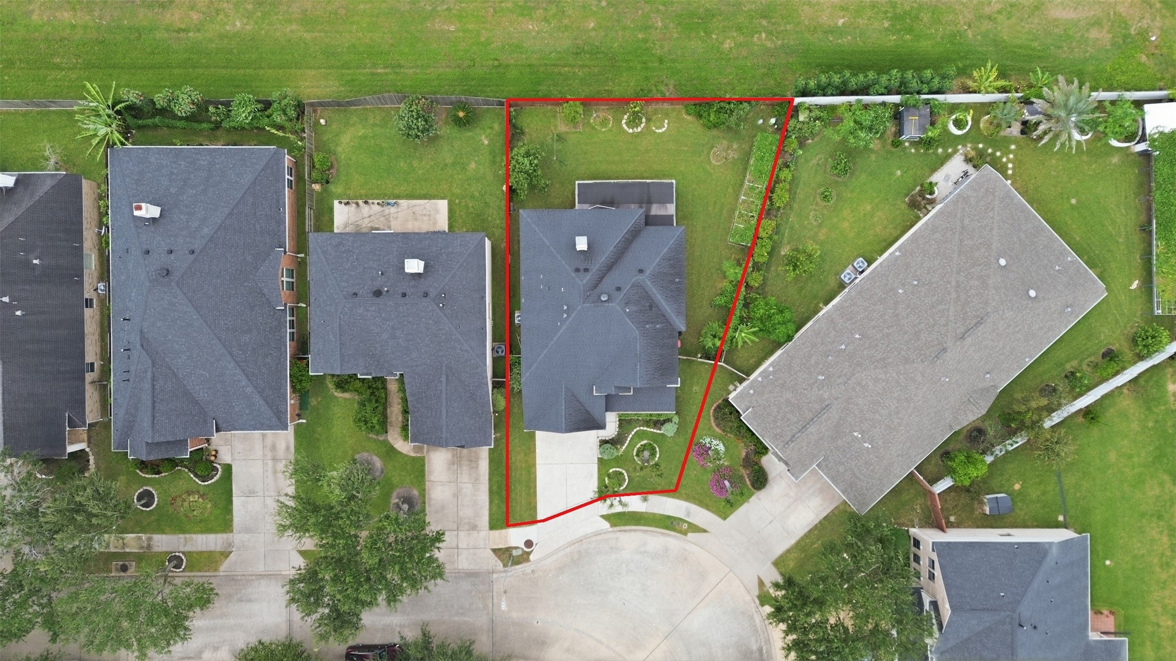 Overhead view with the lot lines marked, showing the home, the driveway and how much of the lot is usable backyard.