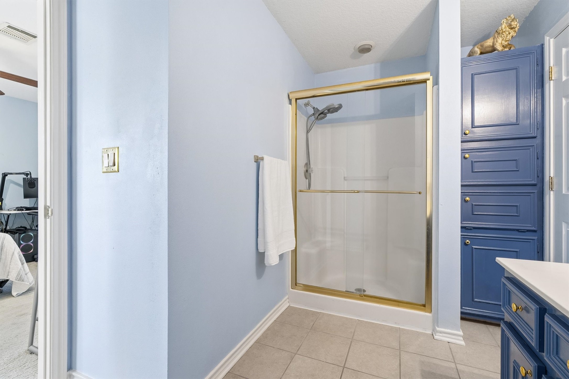 With direct access from the neighboring bedroom, this bath works like a private guest suite, complete with a walk-in shower and a handheld showerhead.