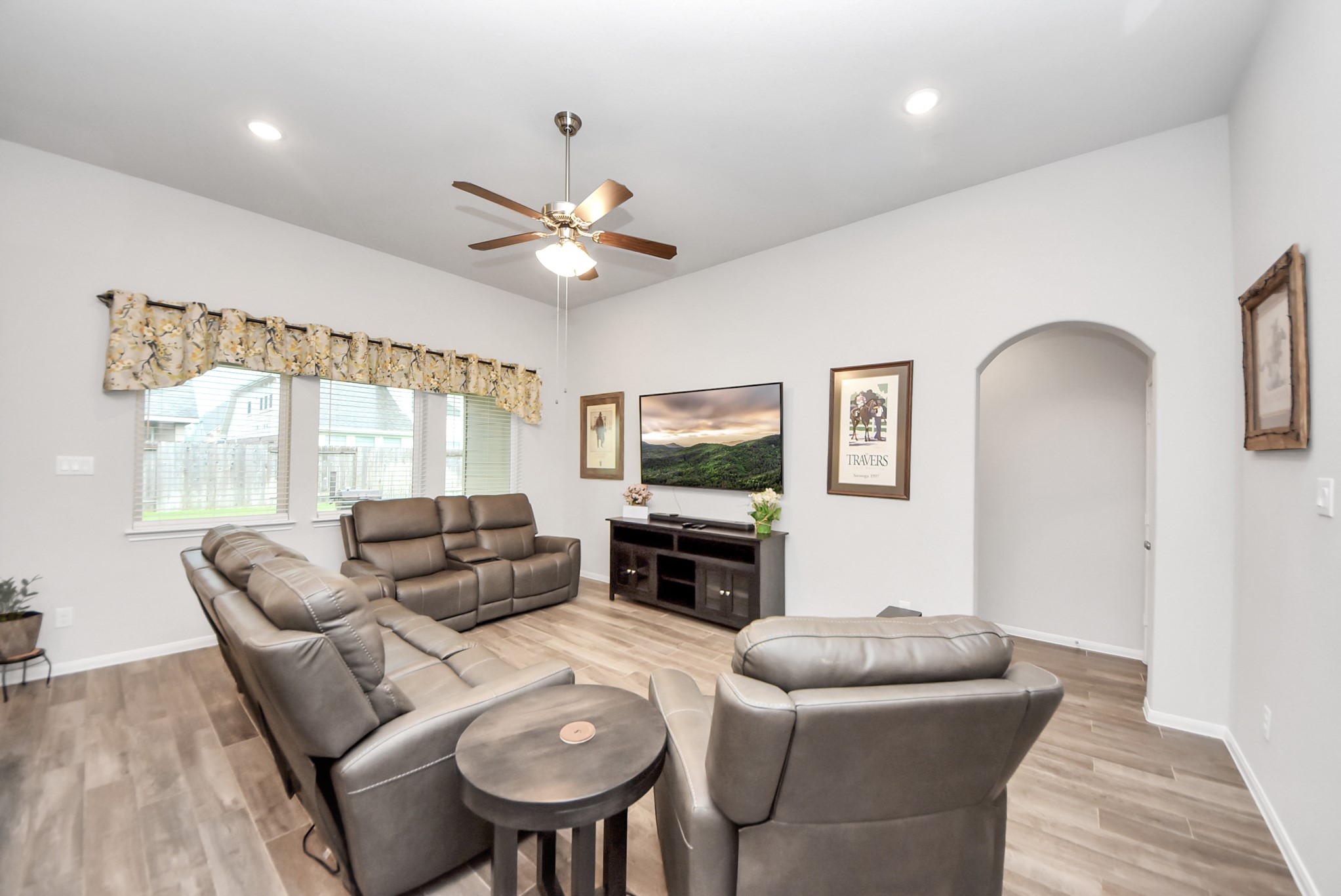 1859 Beau Banks Way, Alvin, TX 77511