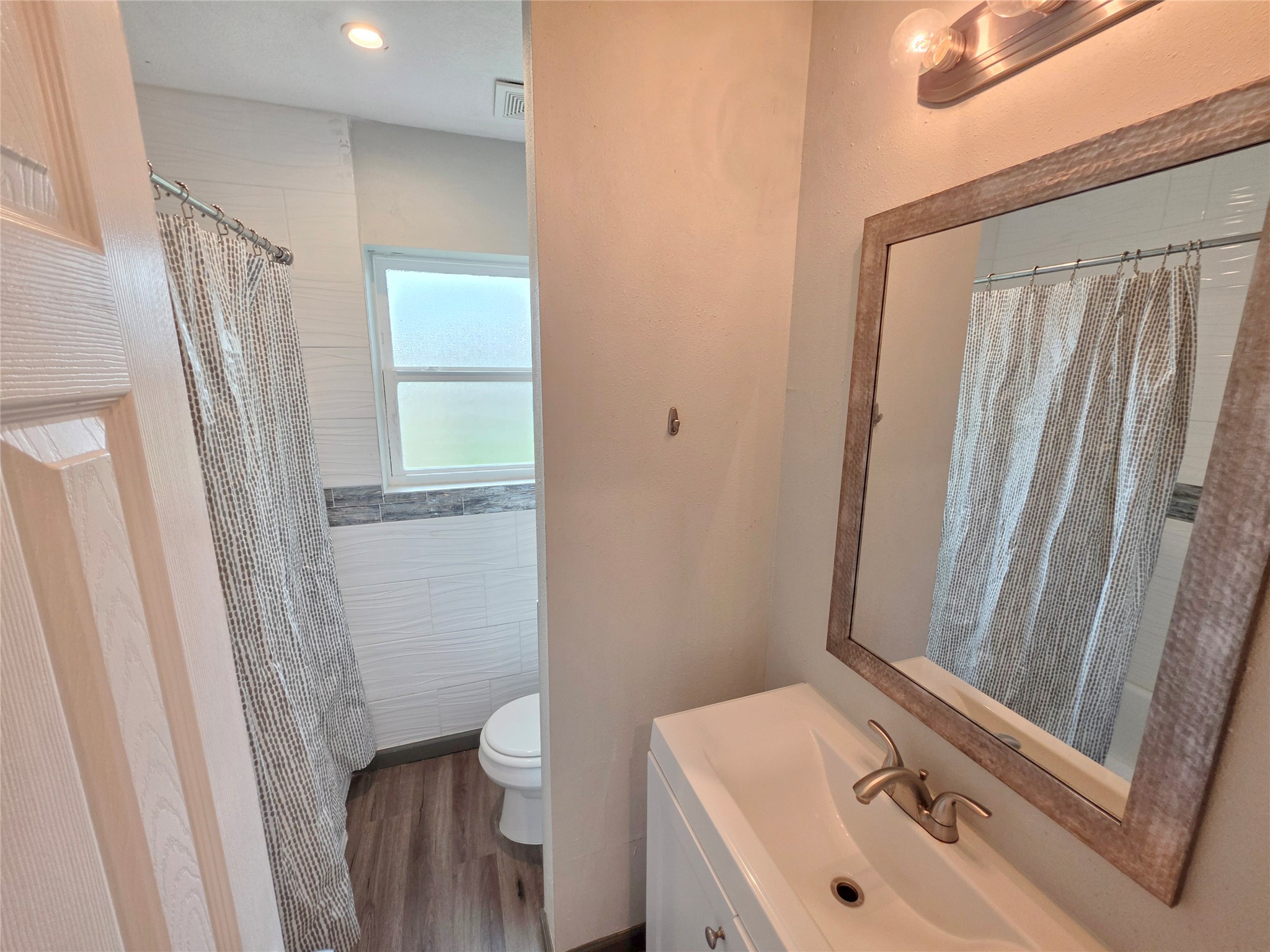 910 Royal Oak Drive, Dickinson, TX 77539